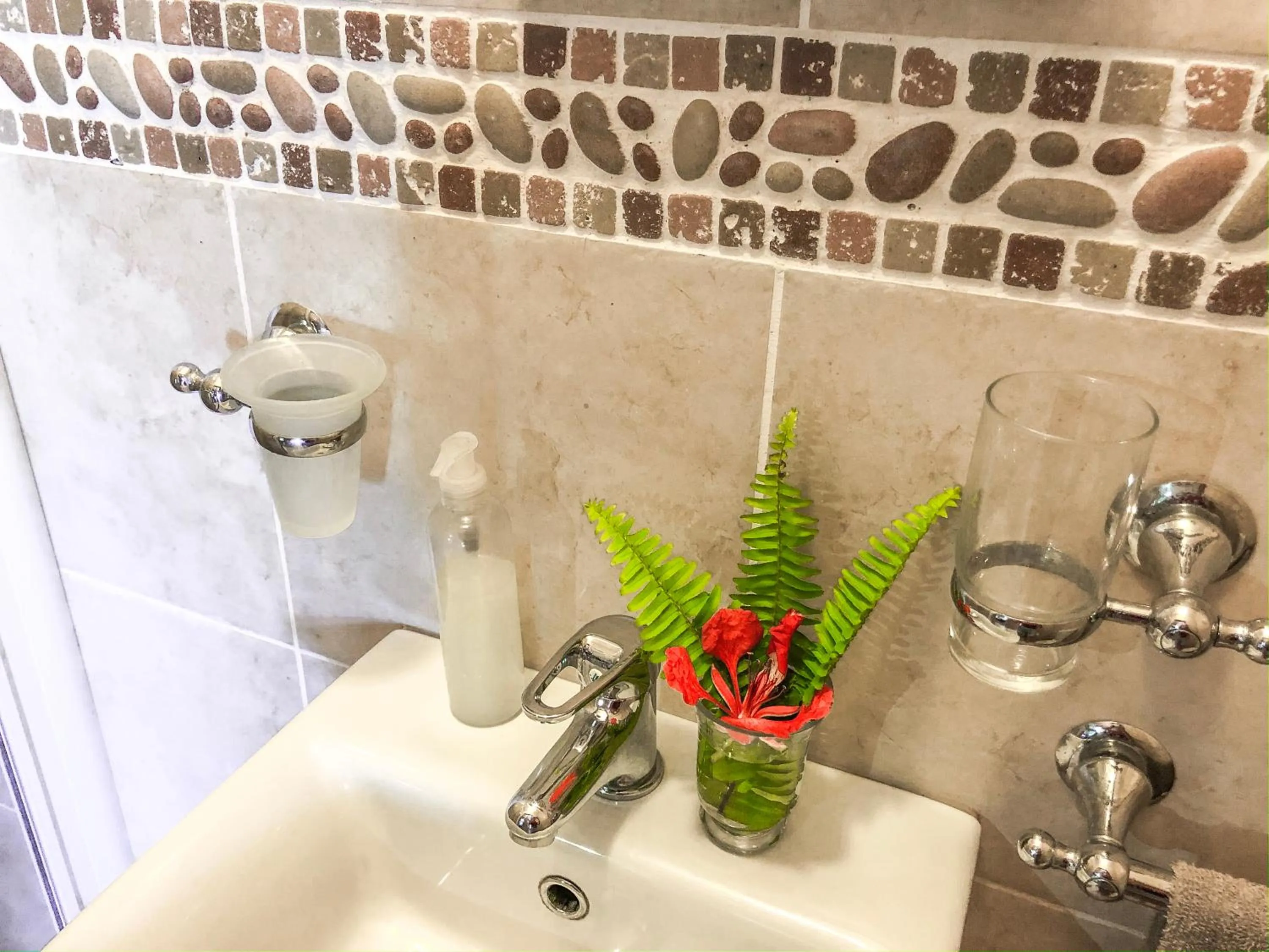 Bathroom in Ingwenya Lodge