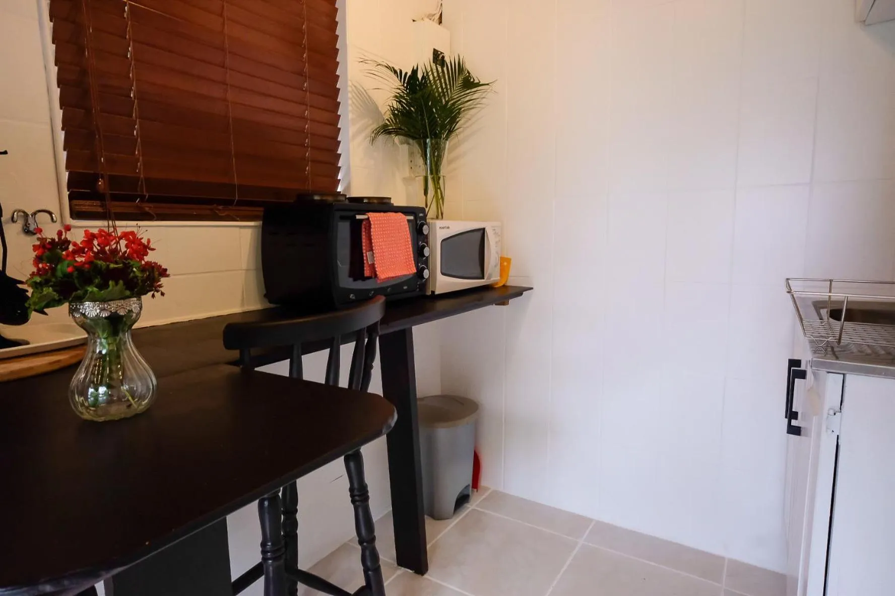 Kitchen or kitchenette in Ingwenya Lodge