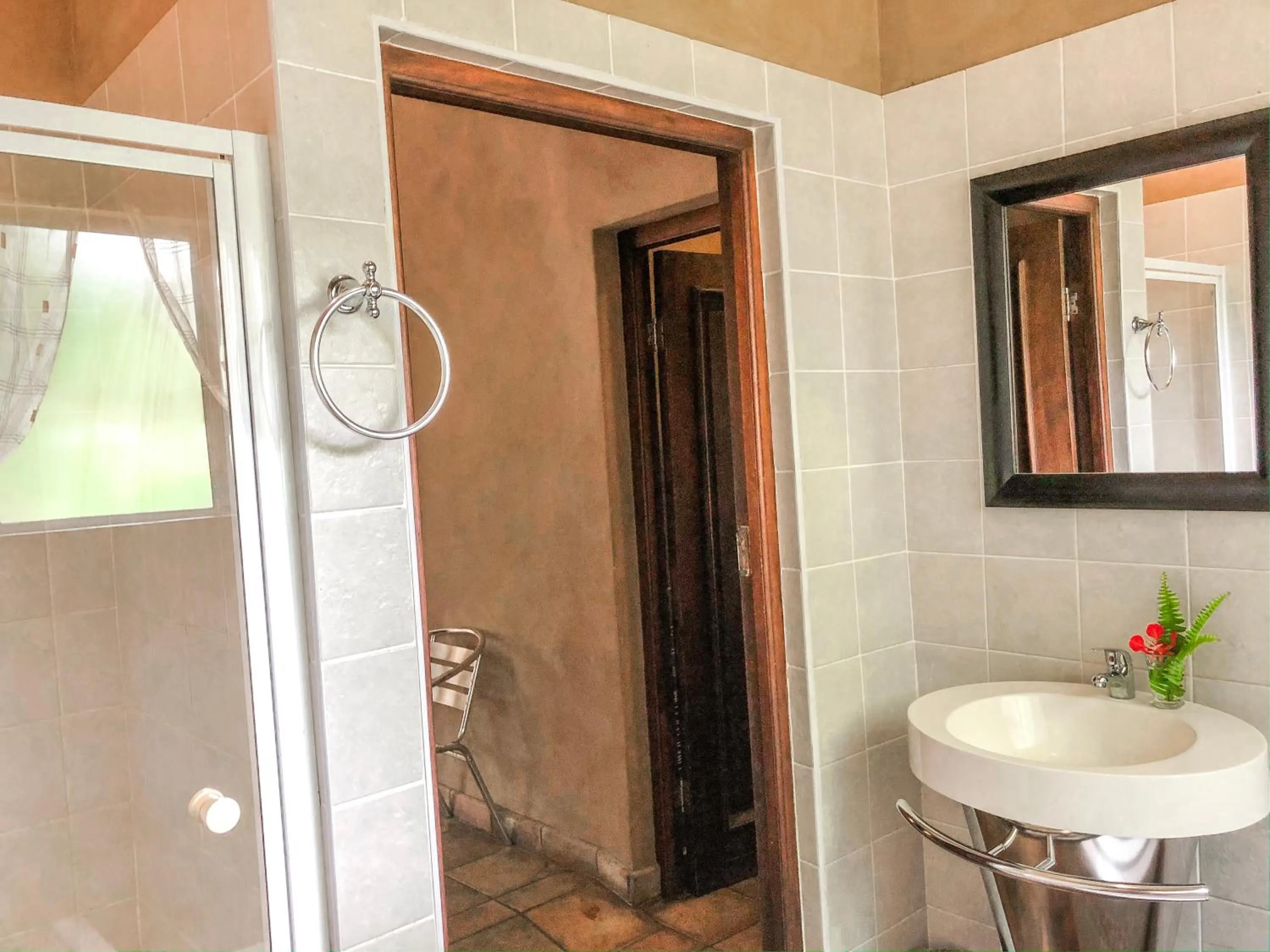 Bathroom in Ingwenya Lodge