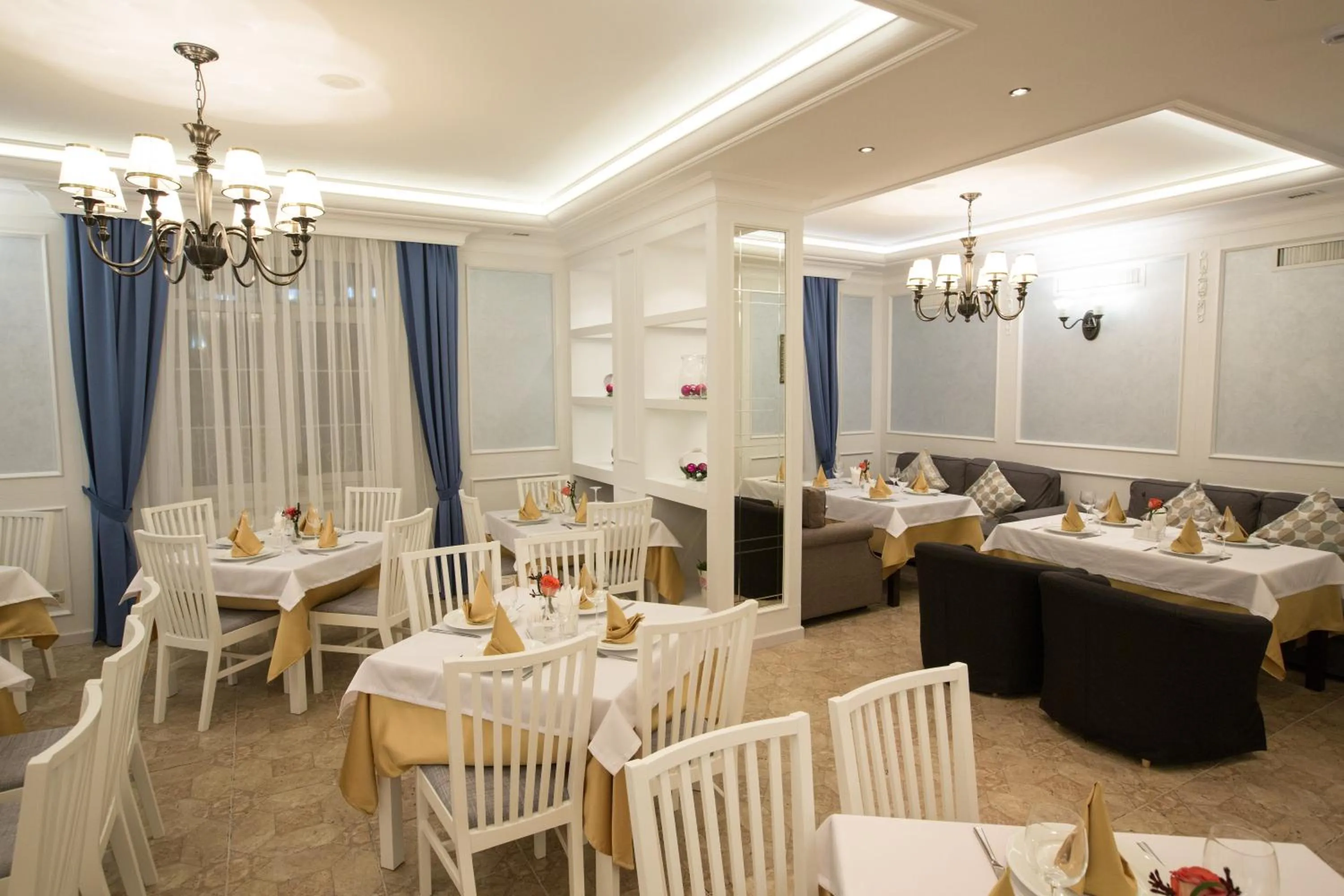 Restaurant/places to eat in Hotel Monaco