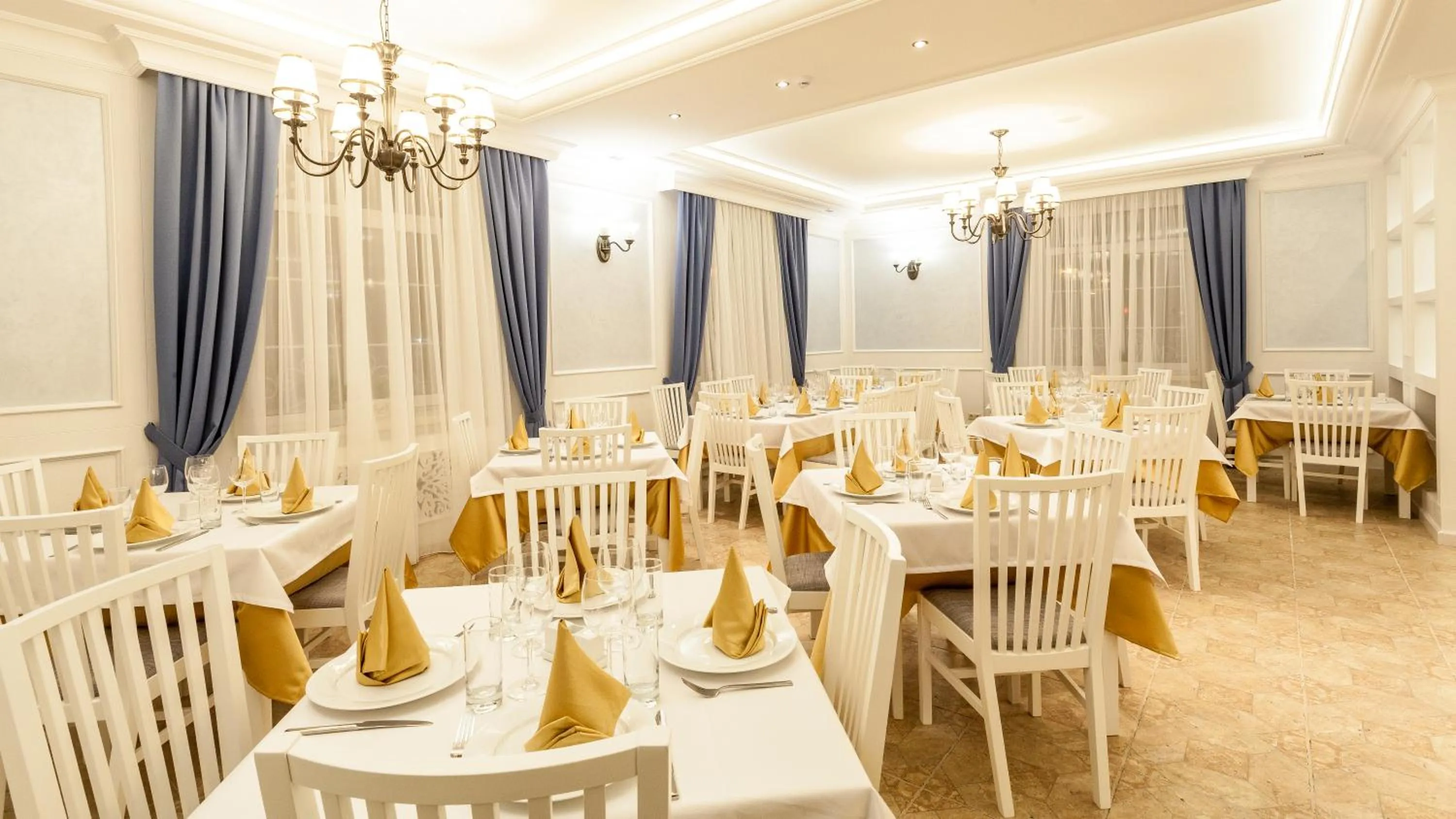 Restaurant/places to eat in Hotel Monaco