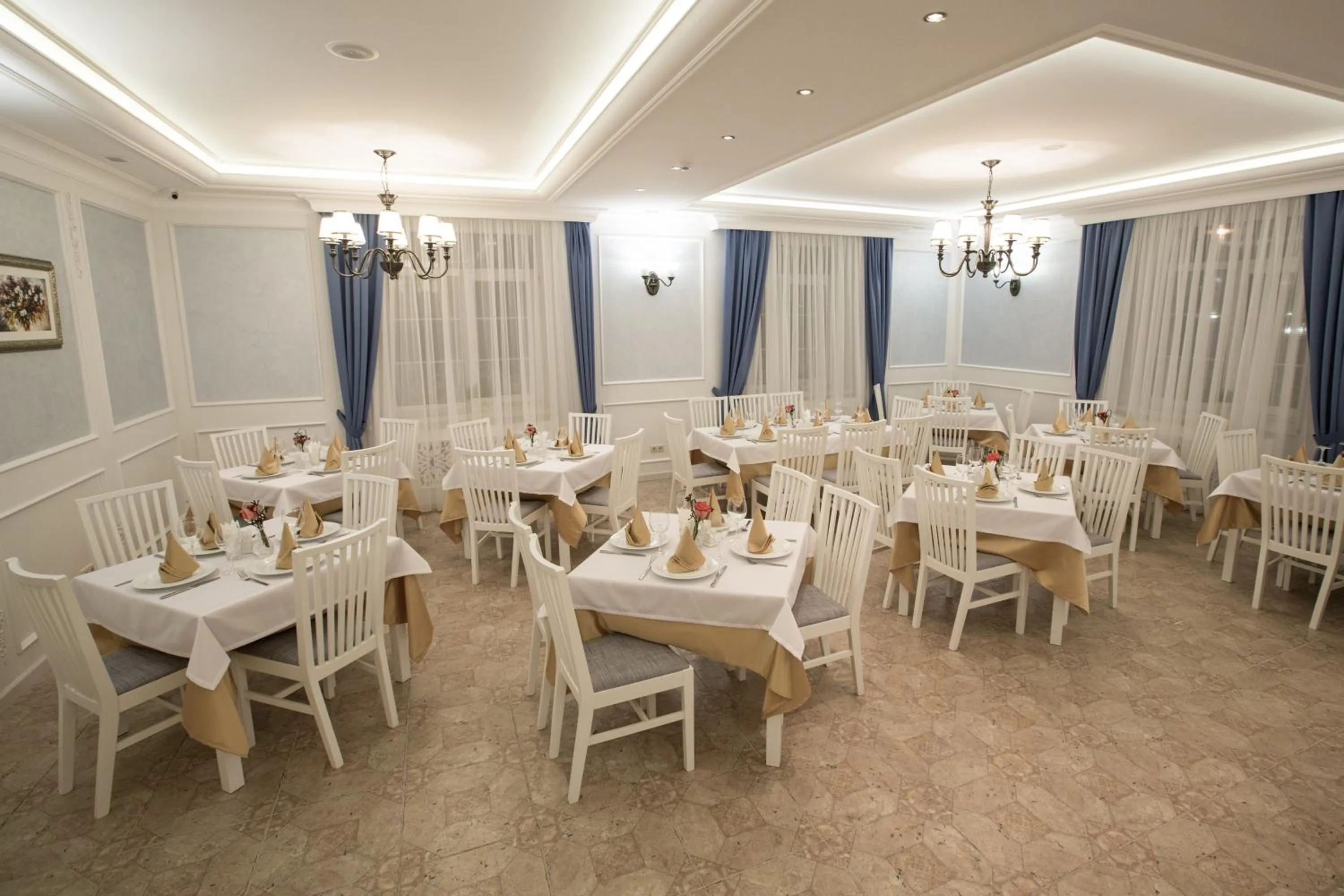 Restaurant/places to eat in Hotel Monaco