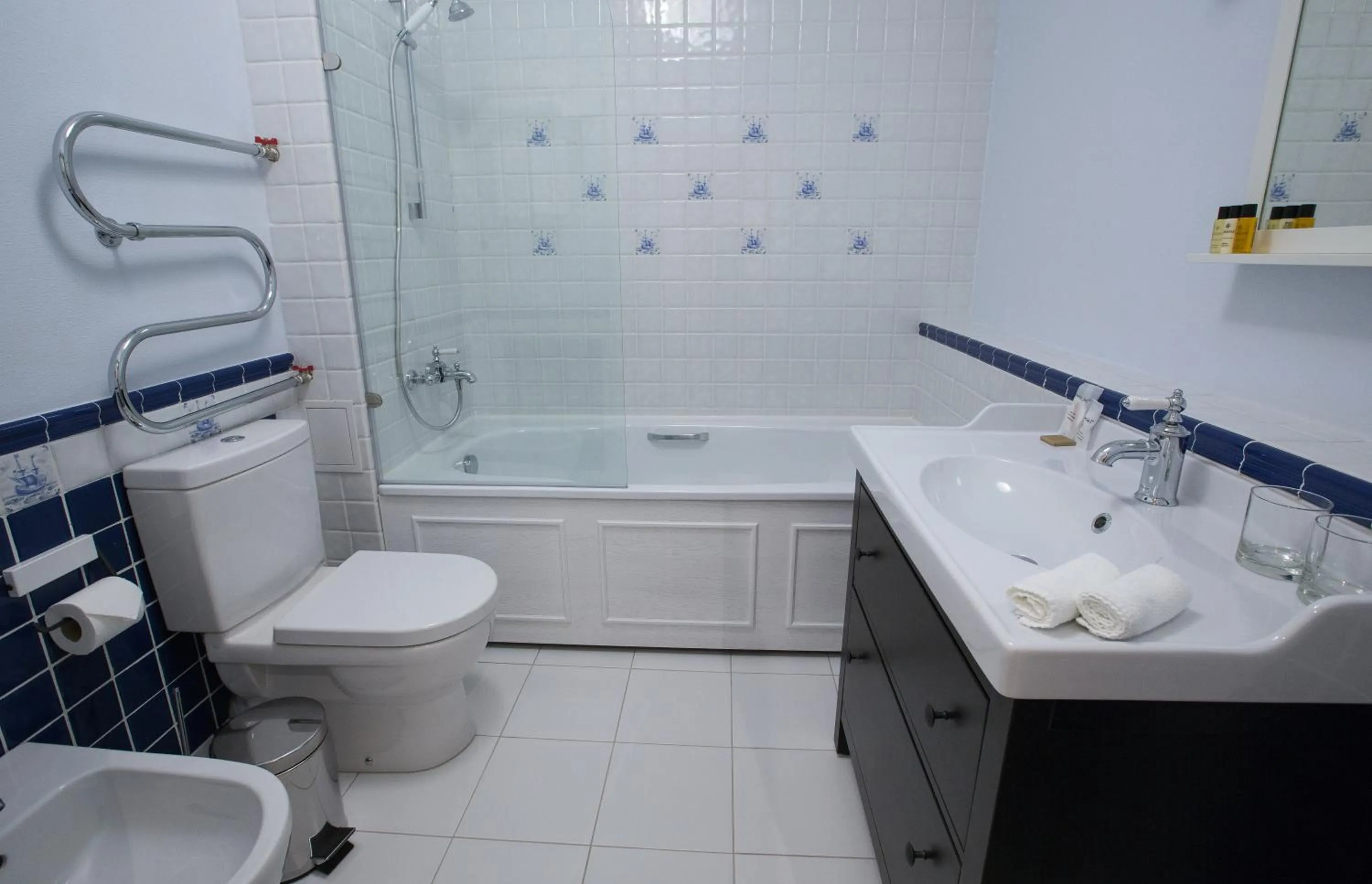 Shower in Hotel Monaco