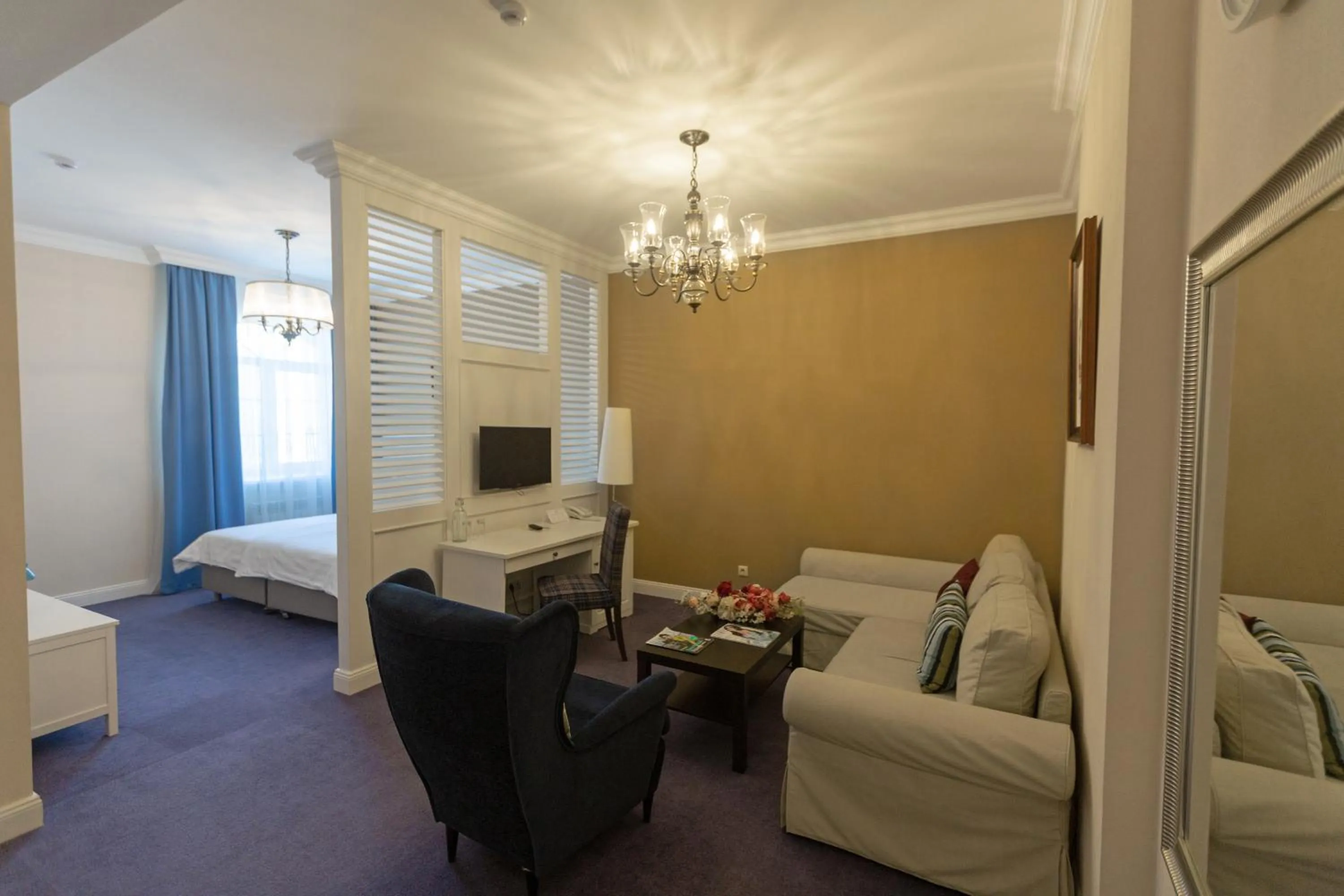 Seating area, Bed in Hotel Monaco