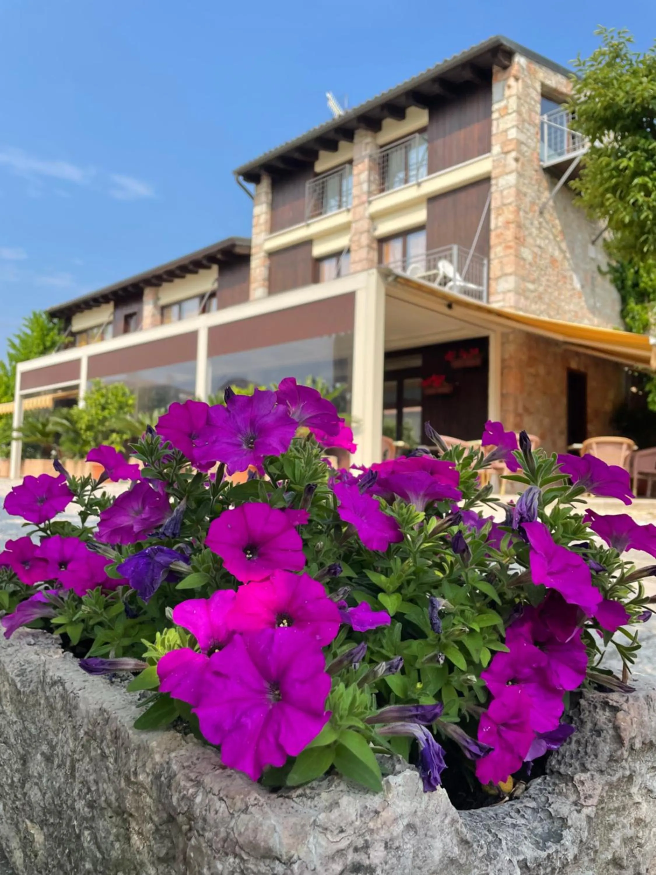 Property building in Garni Onda