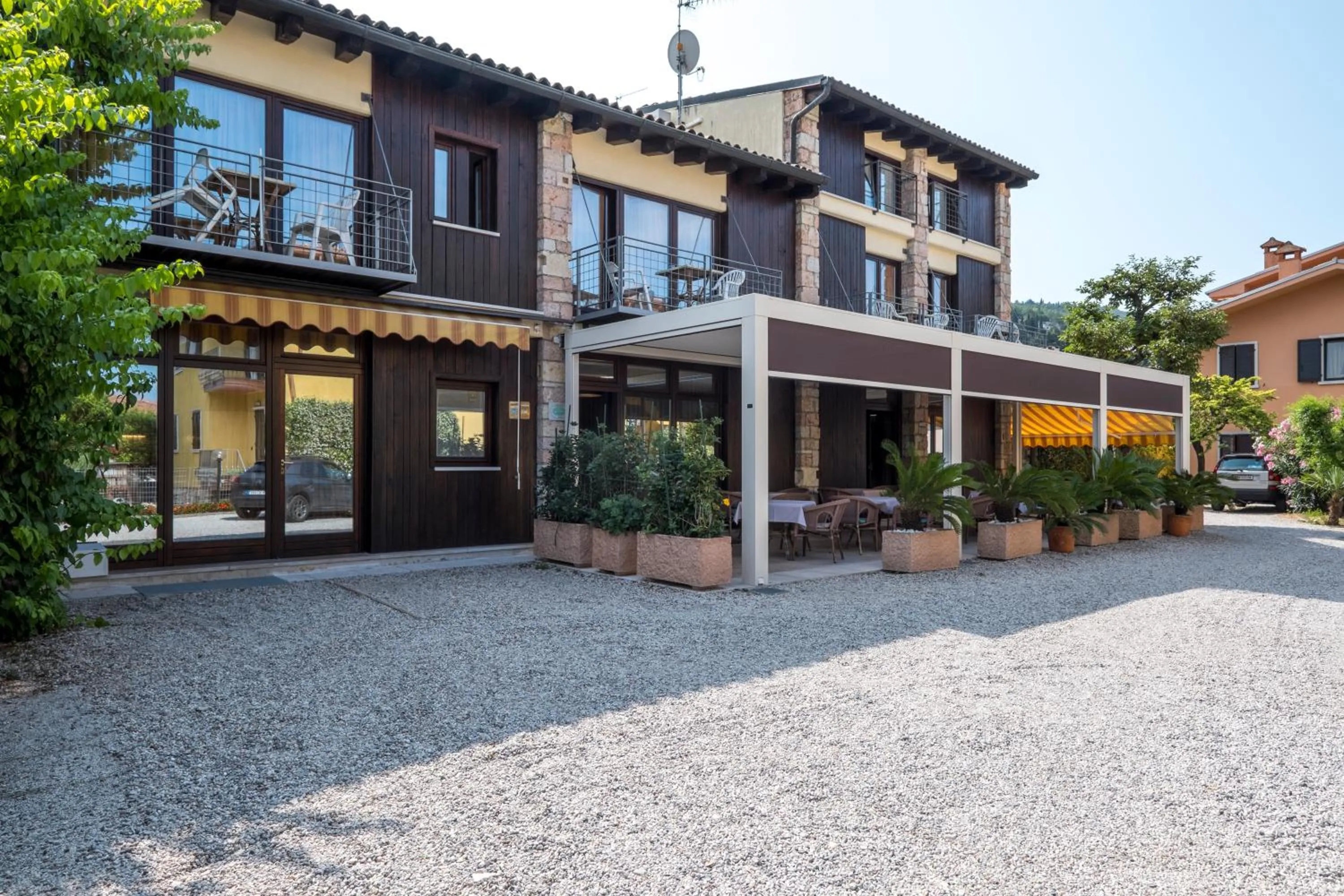 Property building in Garni Onda