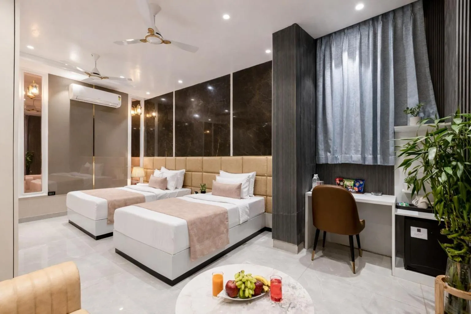 Photo of the whole room, Bed in Hotel Aroma Suites Delhi Airport