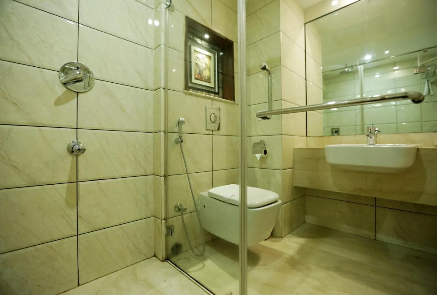 Bathroom in Hotel Aroma Suites Delhi Airport