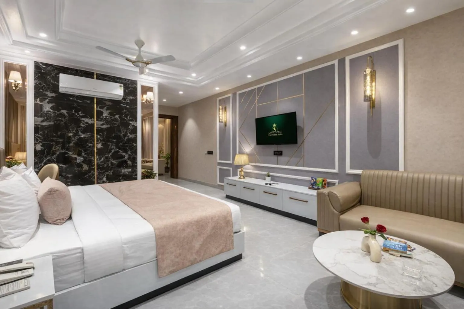 Photo of the whole room, Bed in Hotel Aroma Suites Delhi Airport