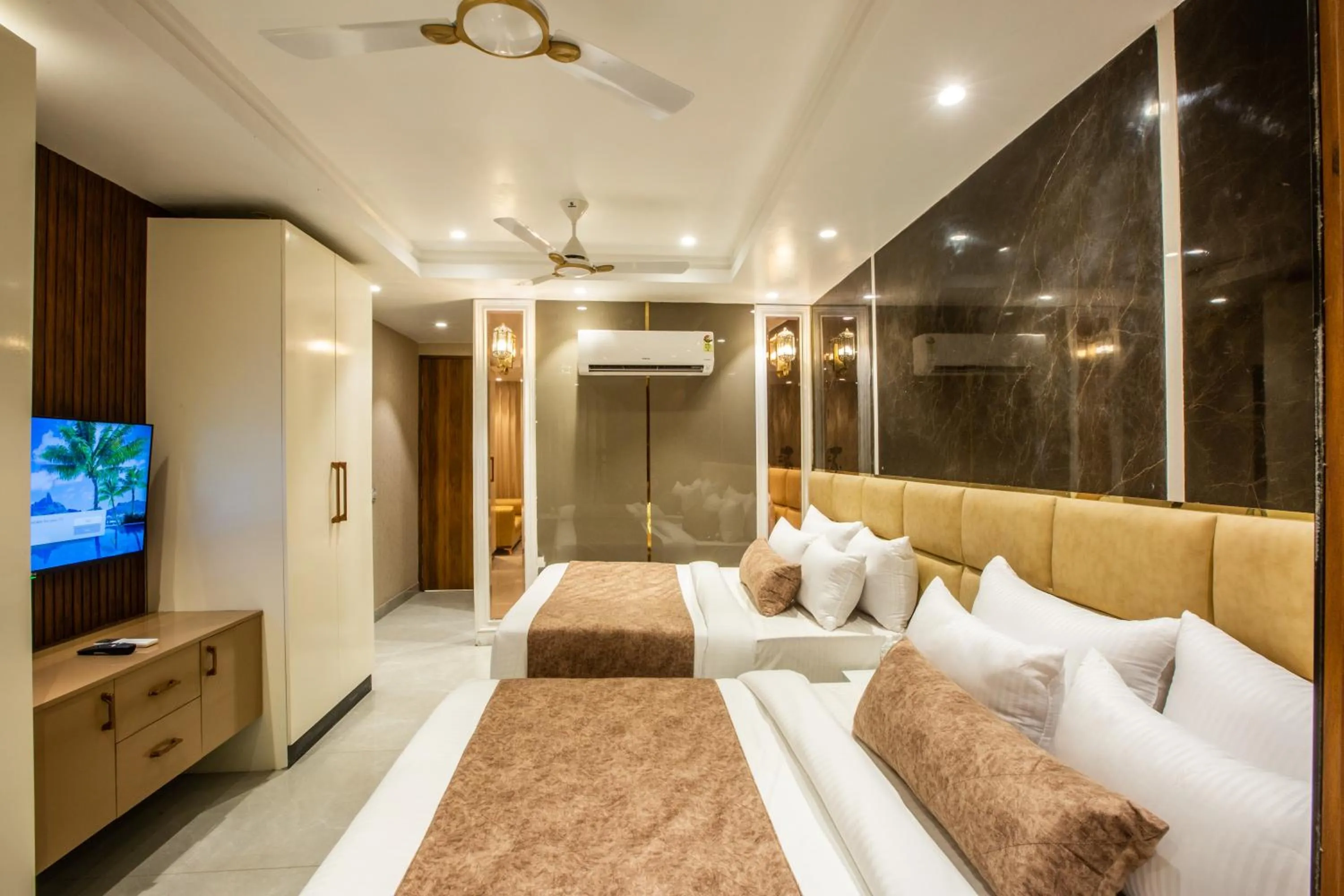 Photo of the whole room, Bed in Hotel Aroma Suites Delhi Airport