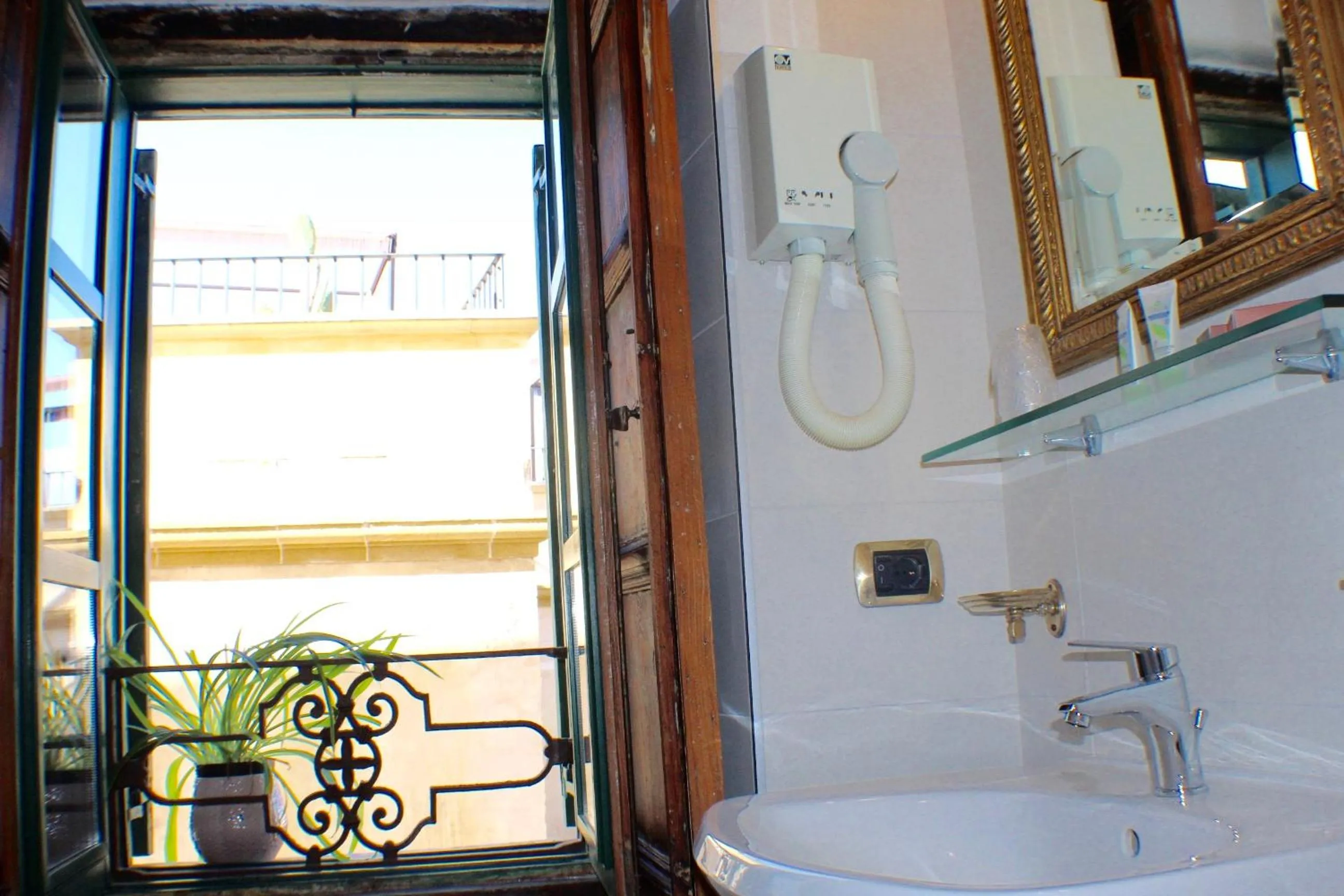 Bathroom in Palazzo Senape De Pace