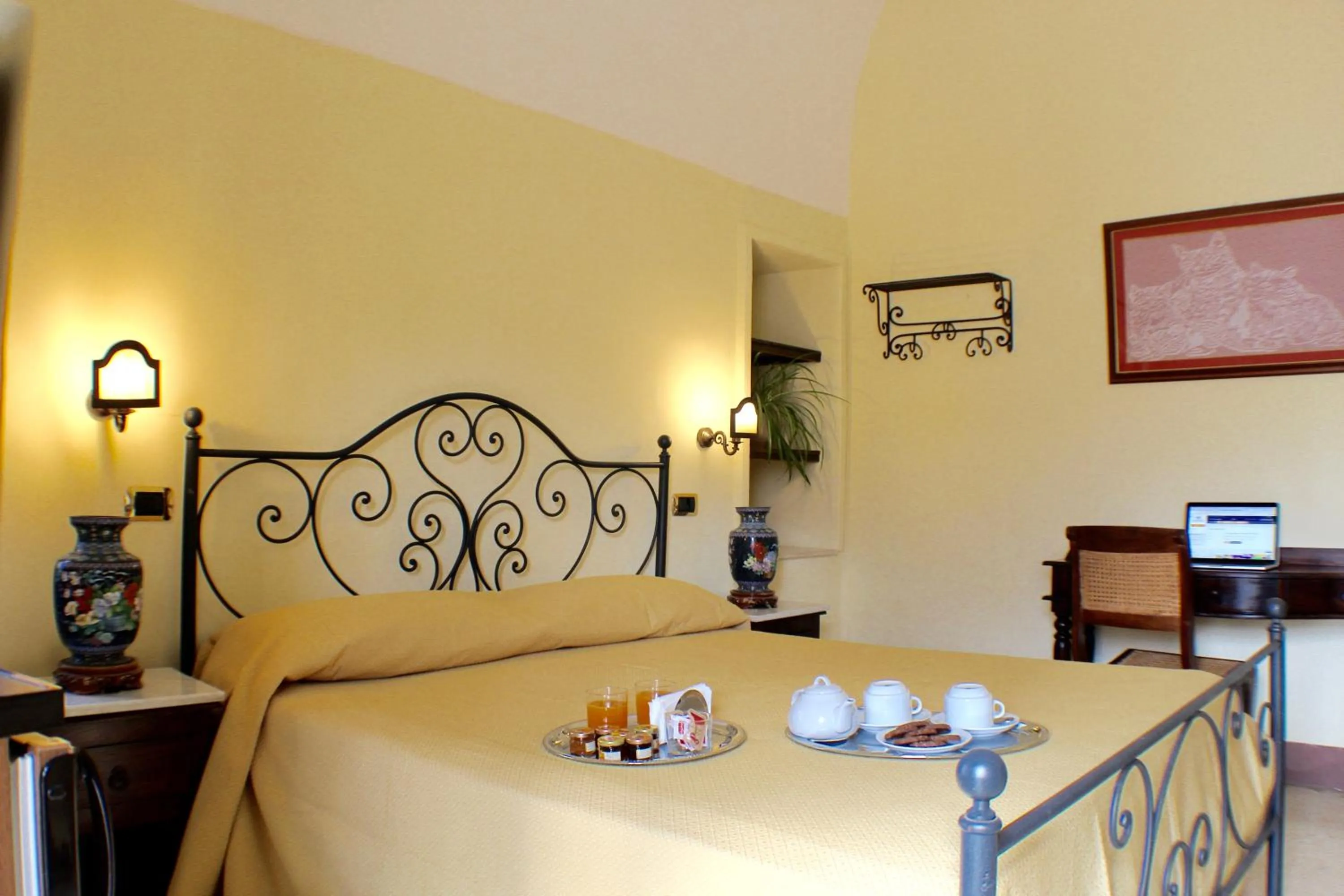 Photo of the whole room, Bed in Palazzo Senape De Pace