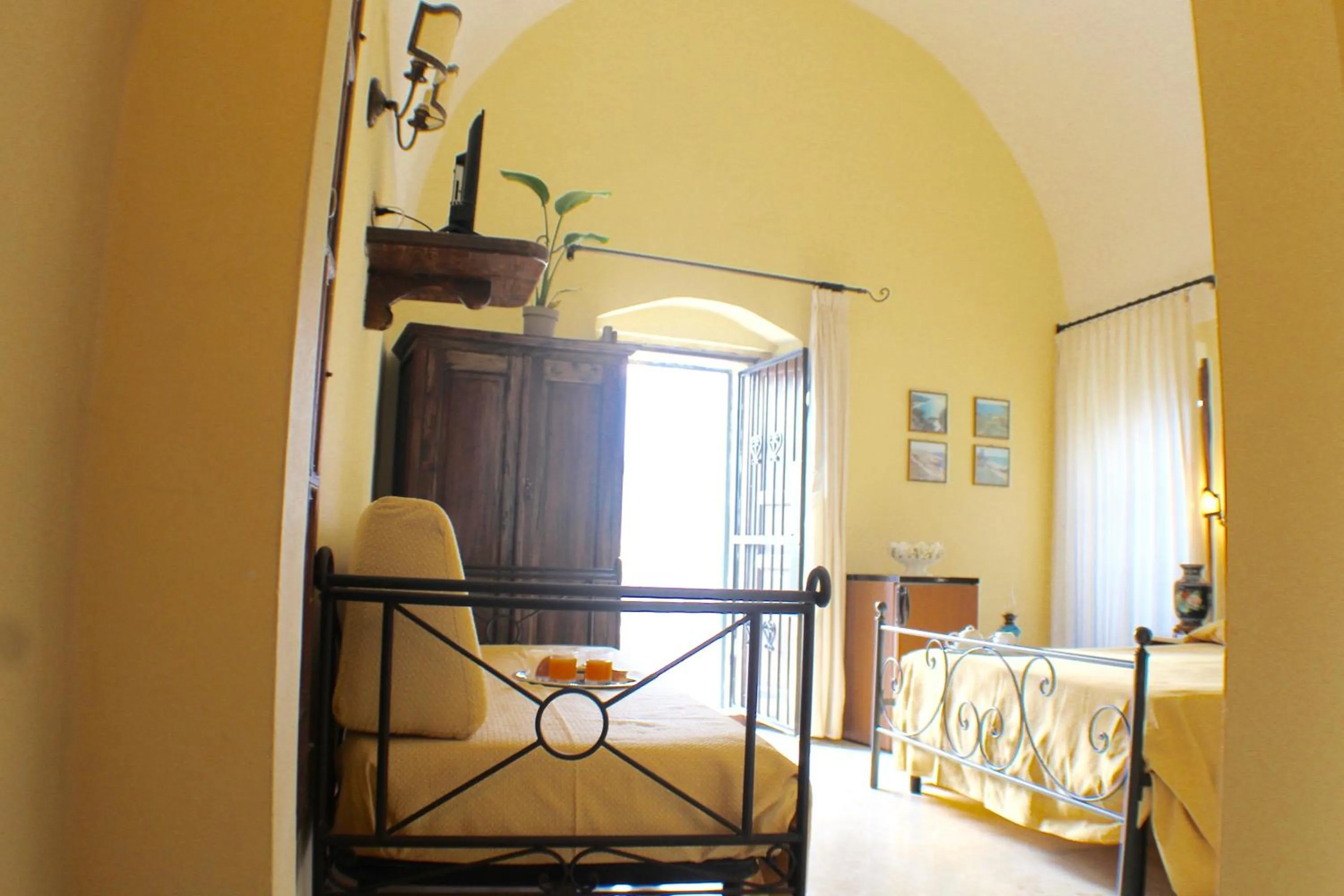 Photo of the whole room in Palazzo Senape De Pace