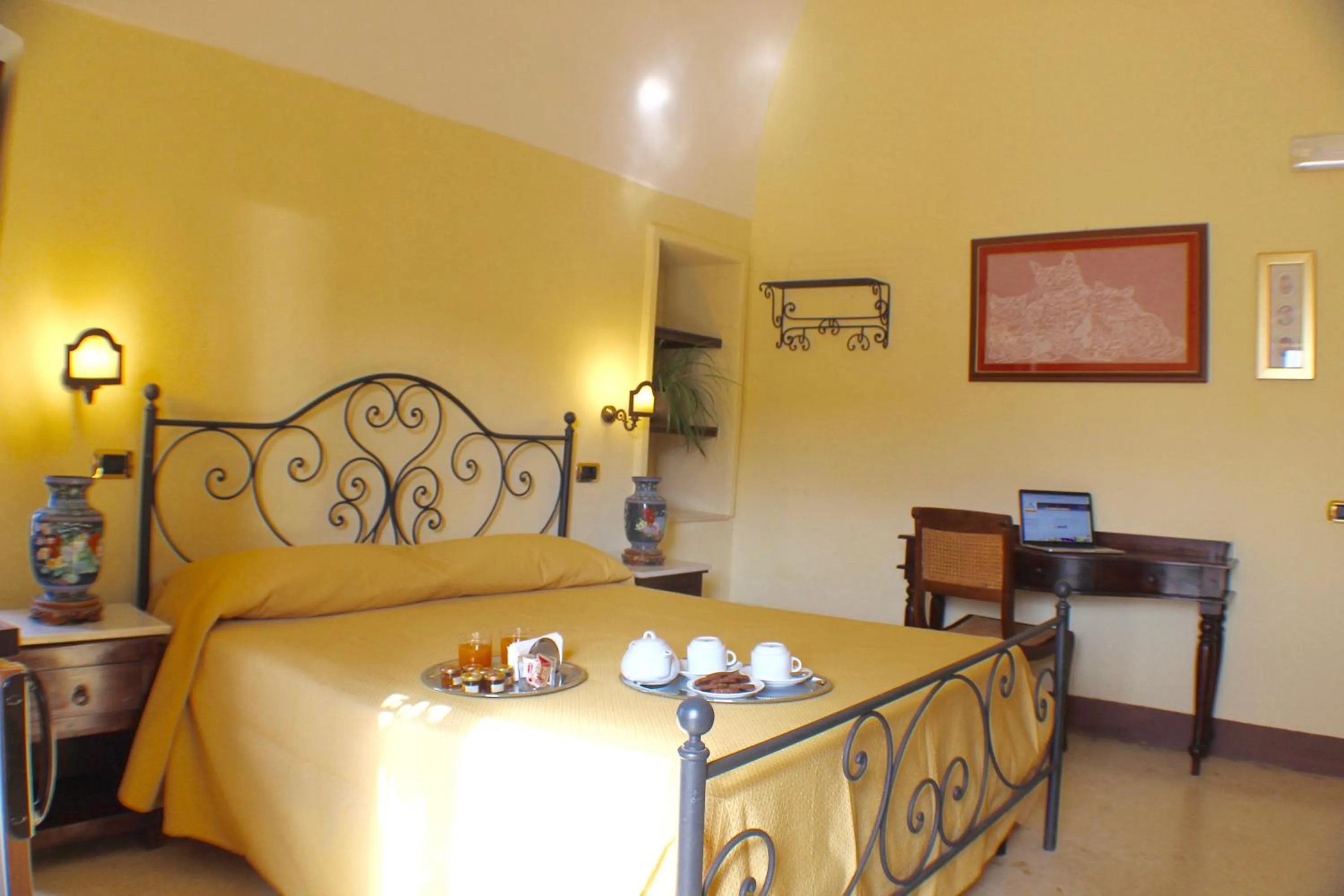 Photo of the whole room, Bed in Palazzo Senape De Pace