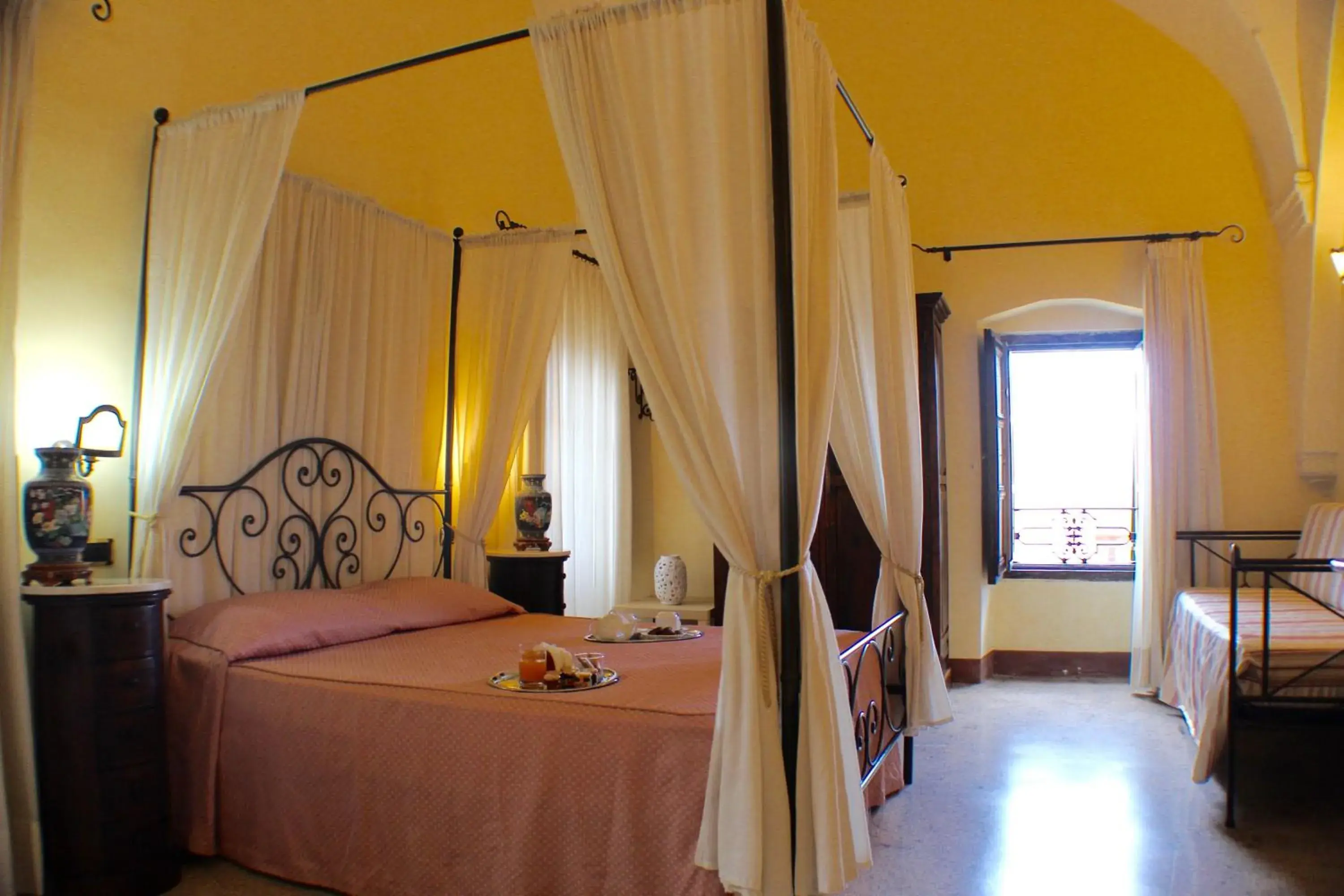 Triple Room in Palazzo Senape De Pace Triple Room in Palazzo Senape De Pace