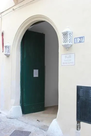 Facade/entrance in Palazzo Senape De Pace