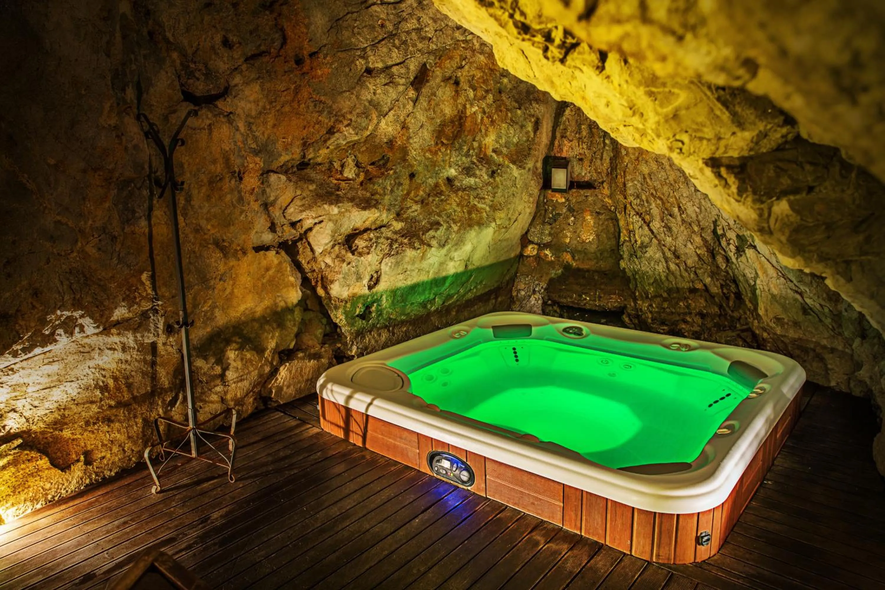 Hot Tub in Kúria Beckov - Penzión