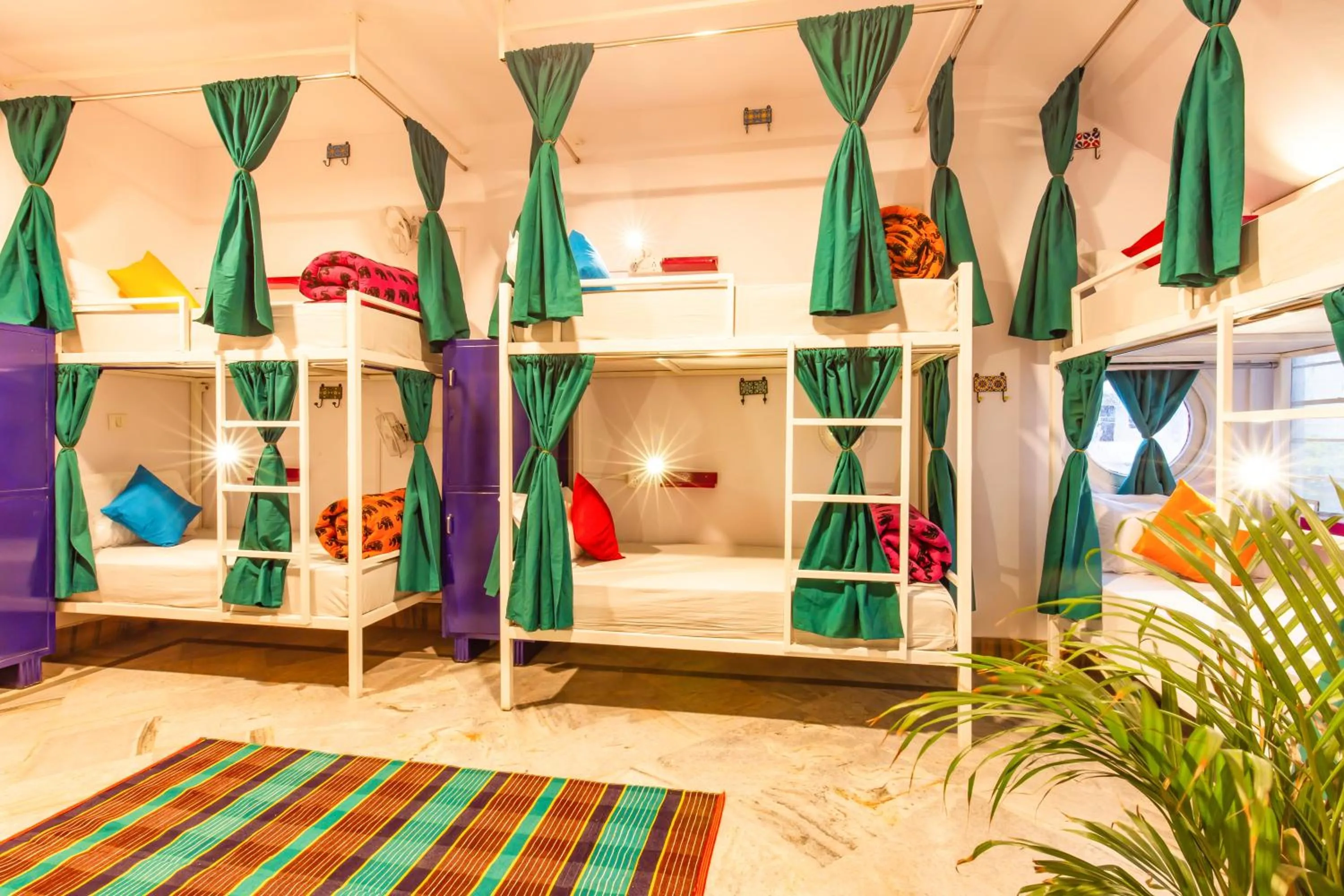 Bed in goSTOPS Lite Jaipur