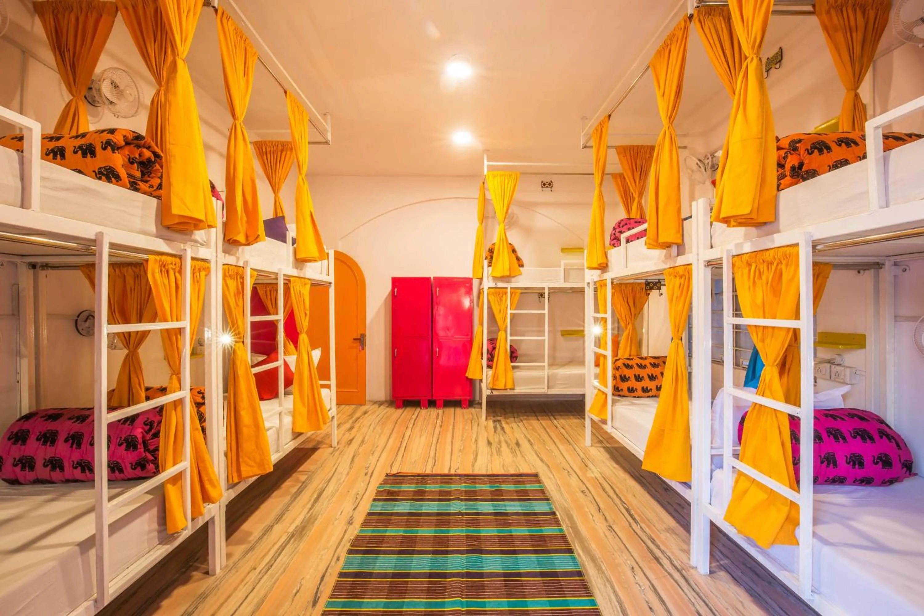 Bed in goSTOPS Lite Jaipur