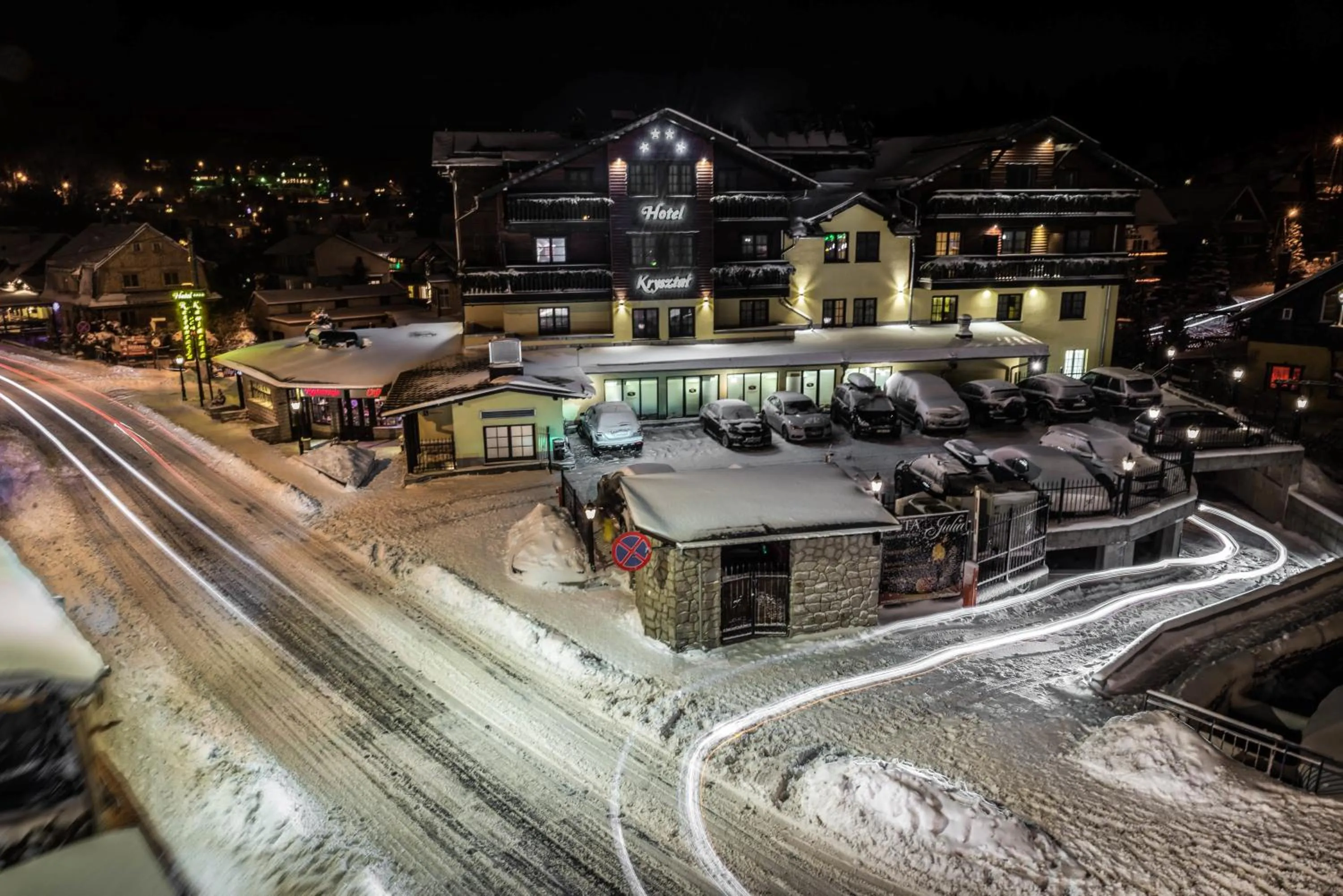 Facade/entrance in Hotel Kryształ Conference & Spa