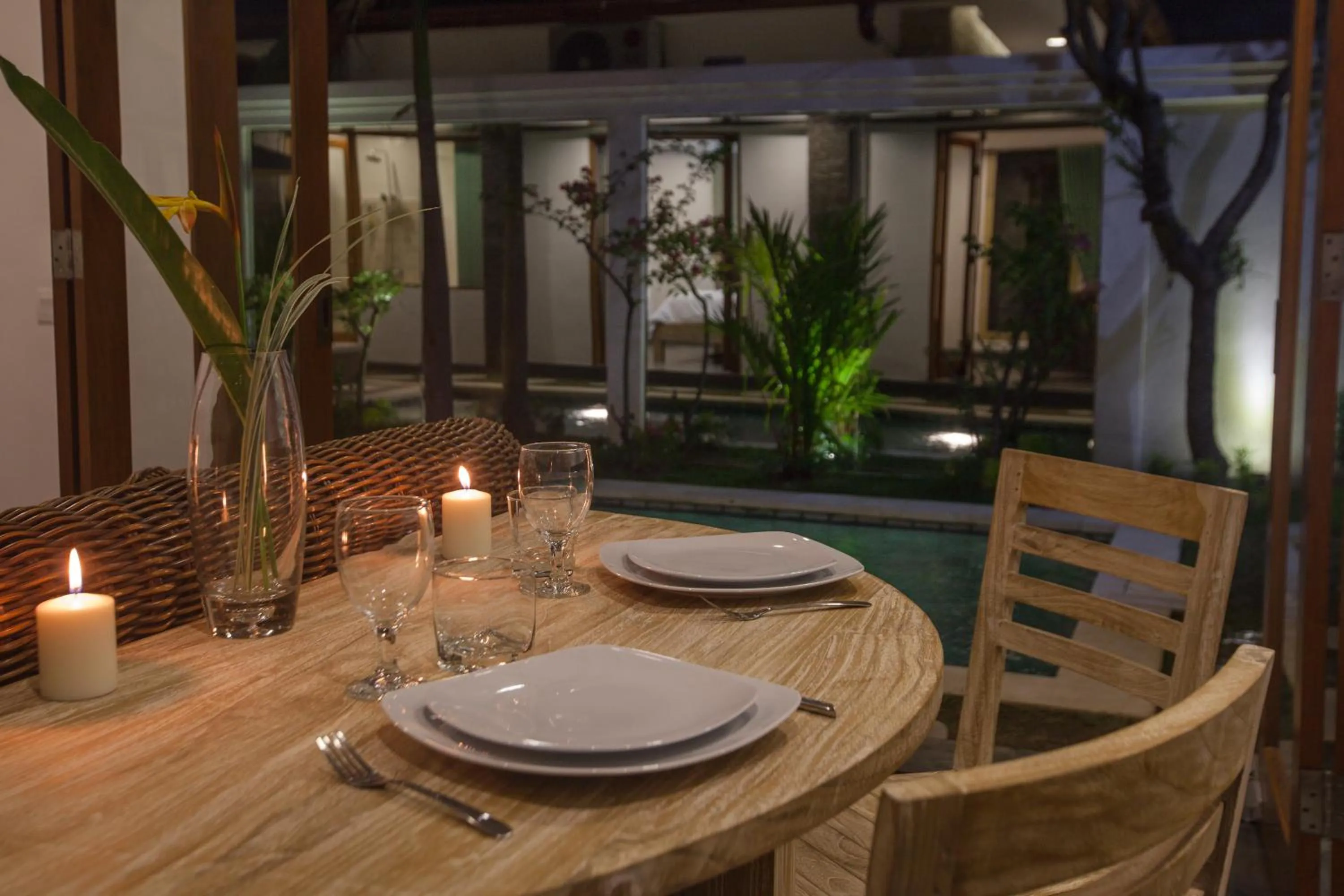 Restaurant/places to eat in Two Lizards Beach Villas