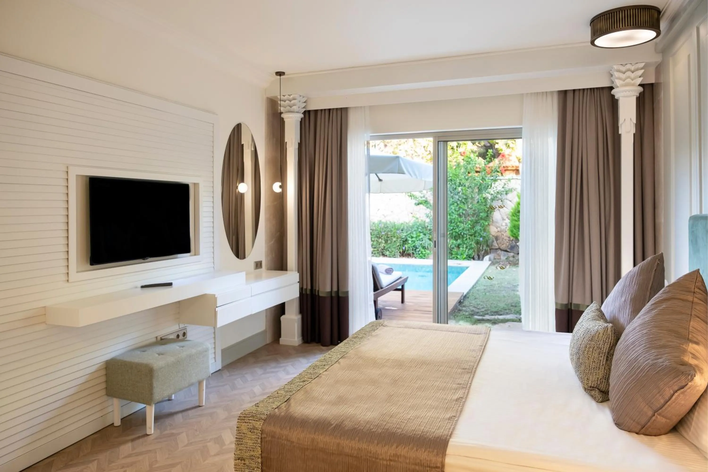 Bed in IC Hotels Green Palace & Villas