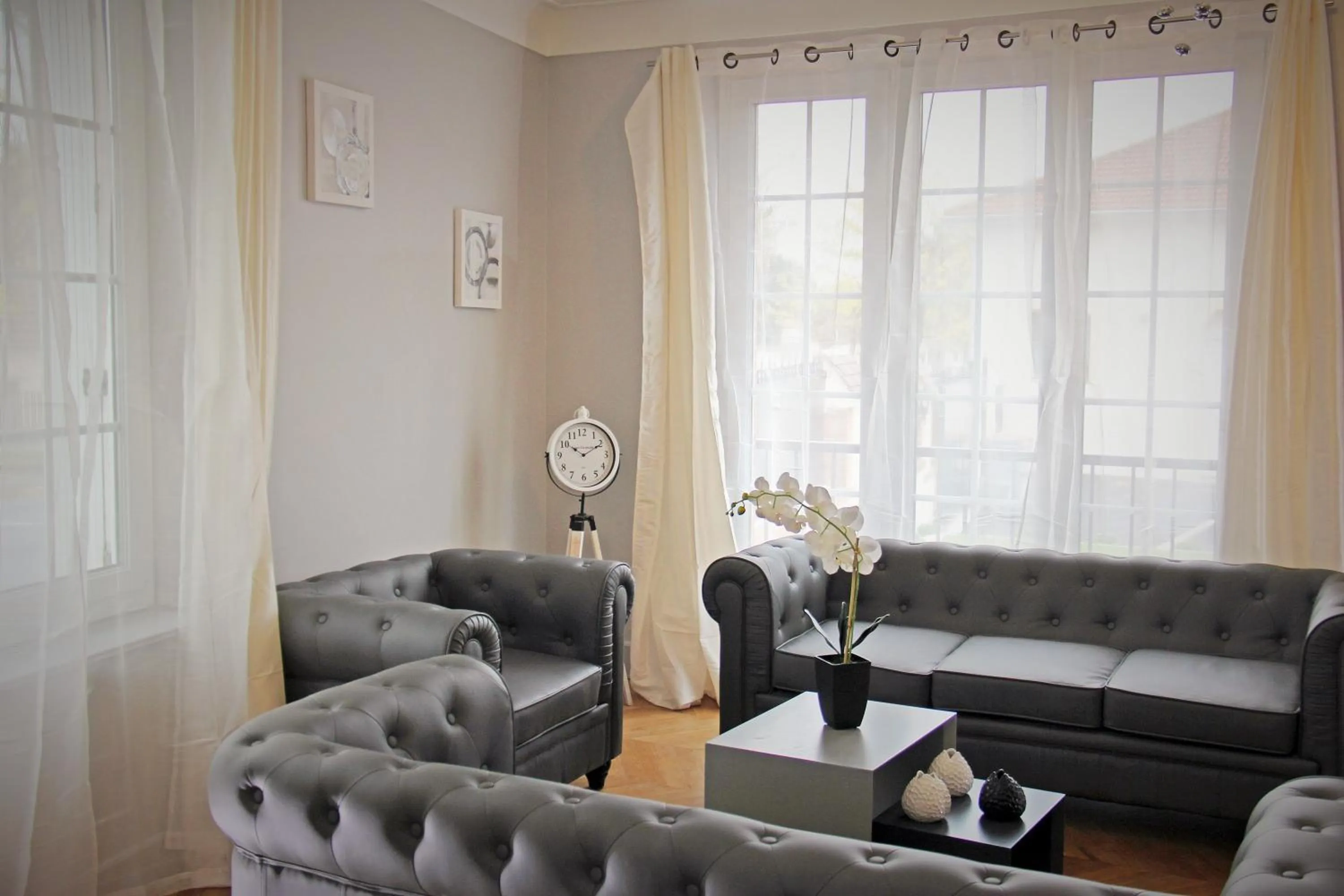 Library in Villa Louis Victor