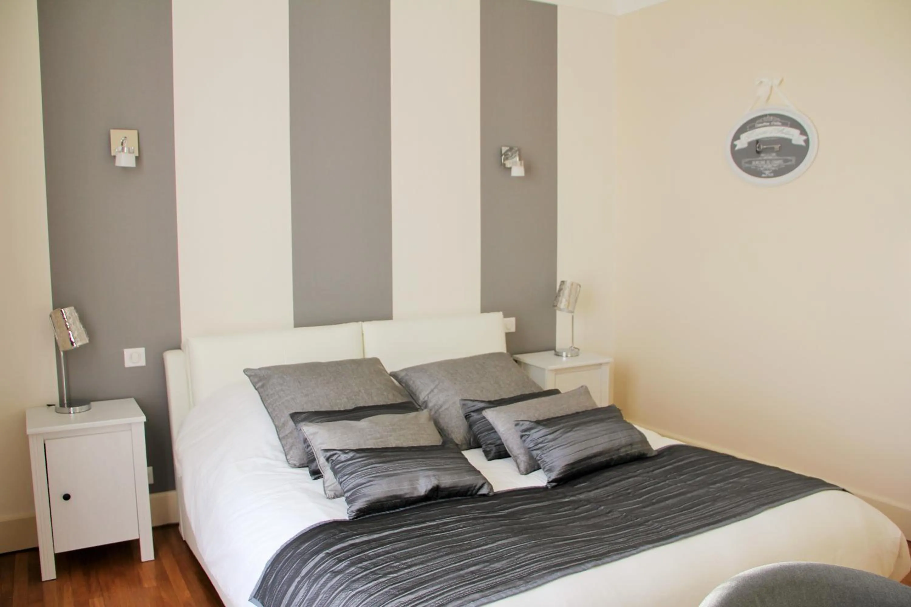 Photo of the whole room in Villa Louis Victor