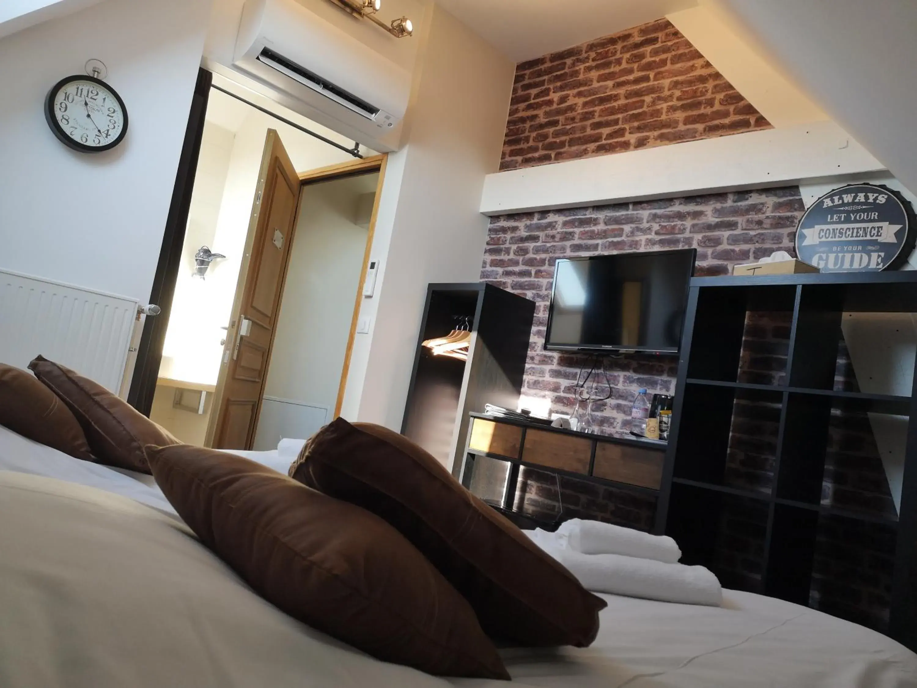 Small Twin Room in Villa Louis Victor Small Twin Room in Villa Louis Victor