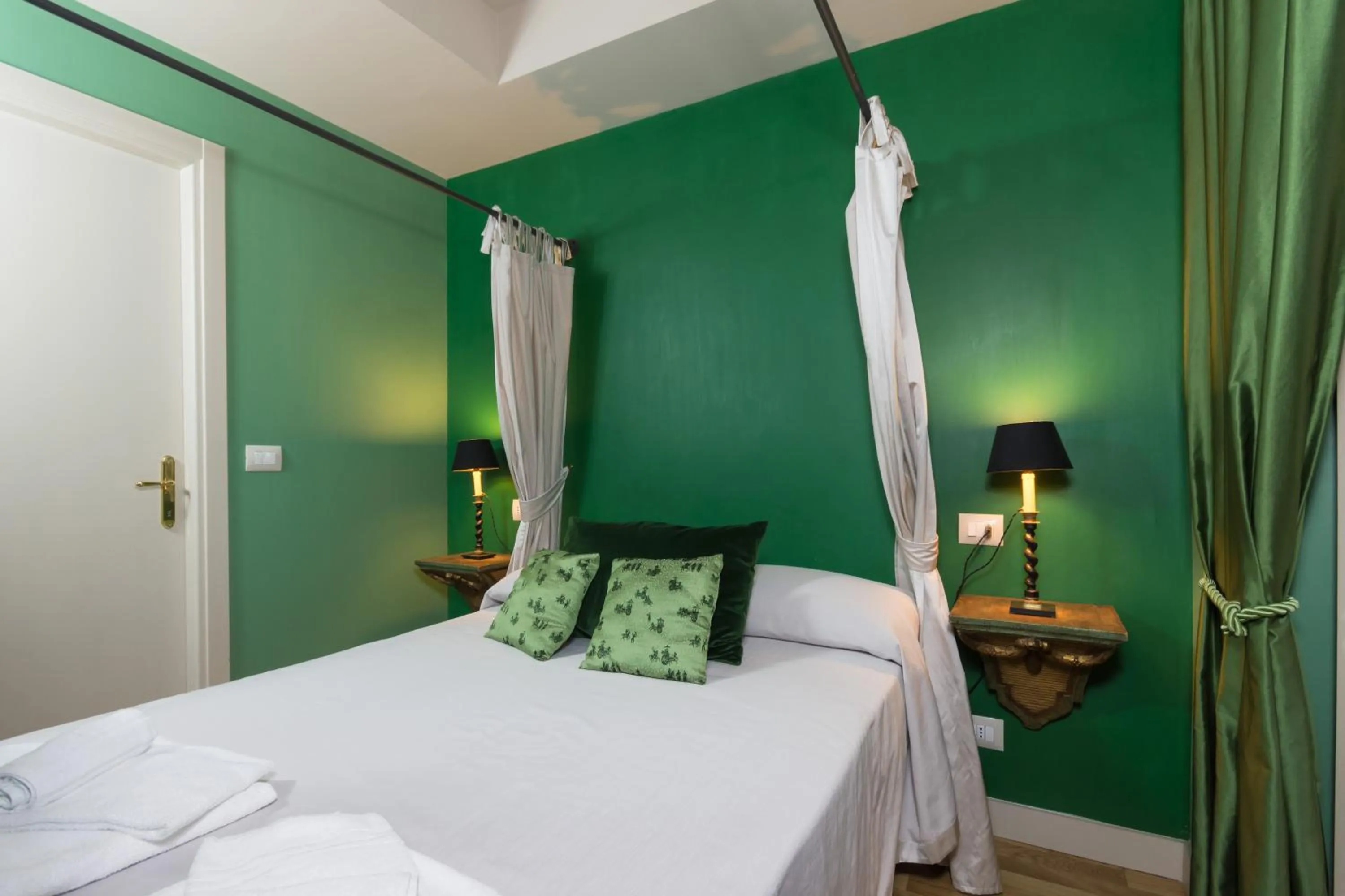 Bedroom, Bed in Porta Palace Apartments