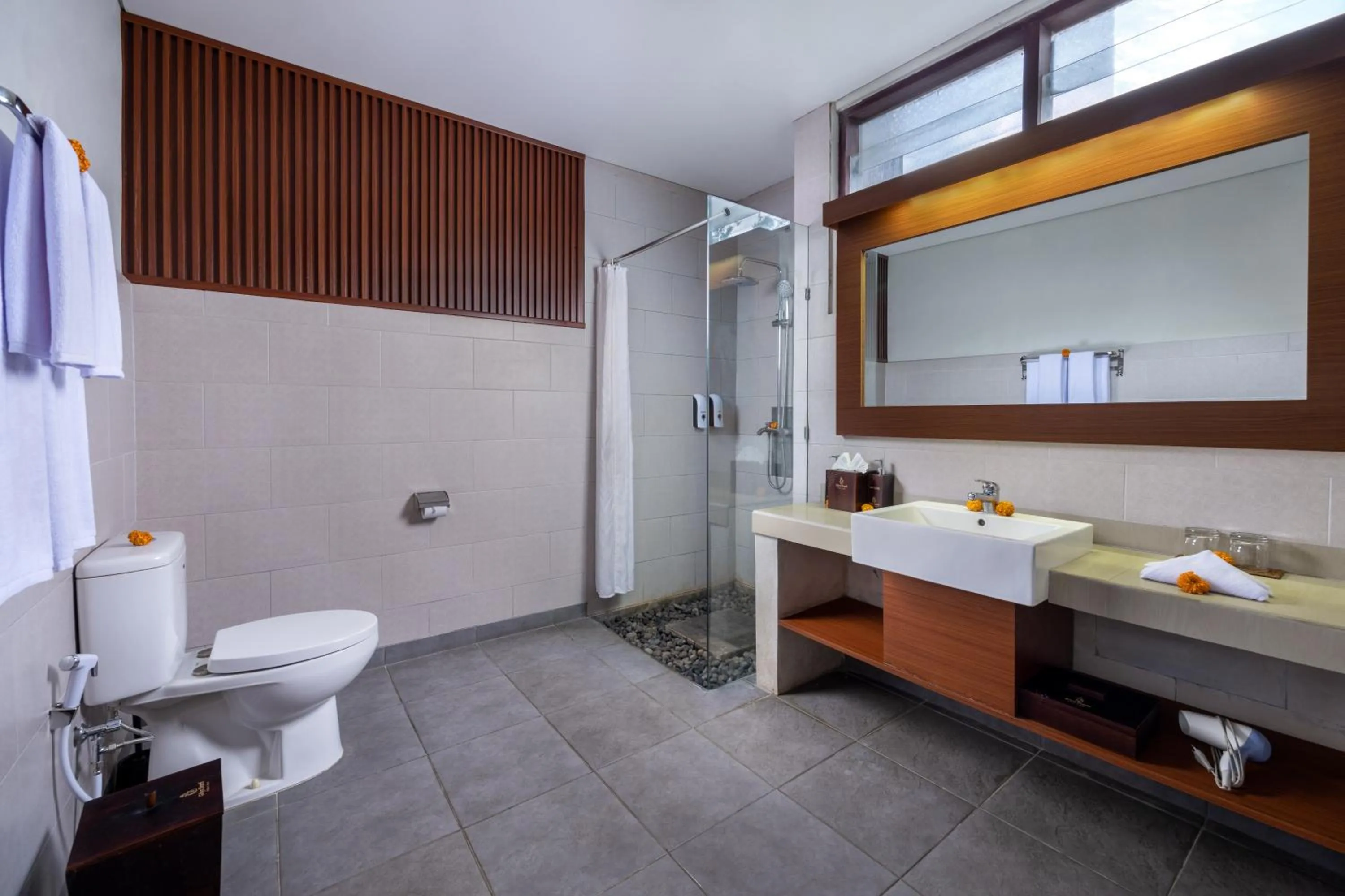 Shower in Griya Shanti Villas & Spa