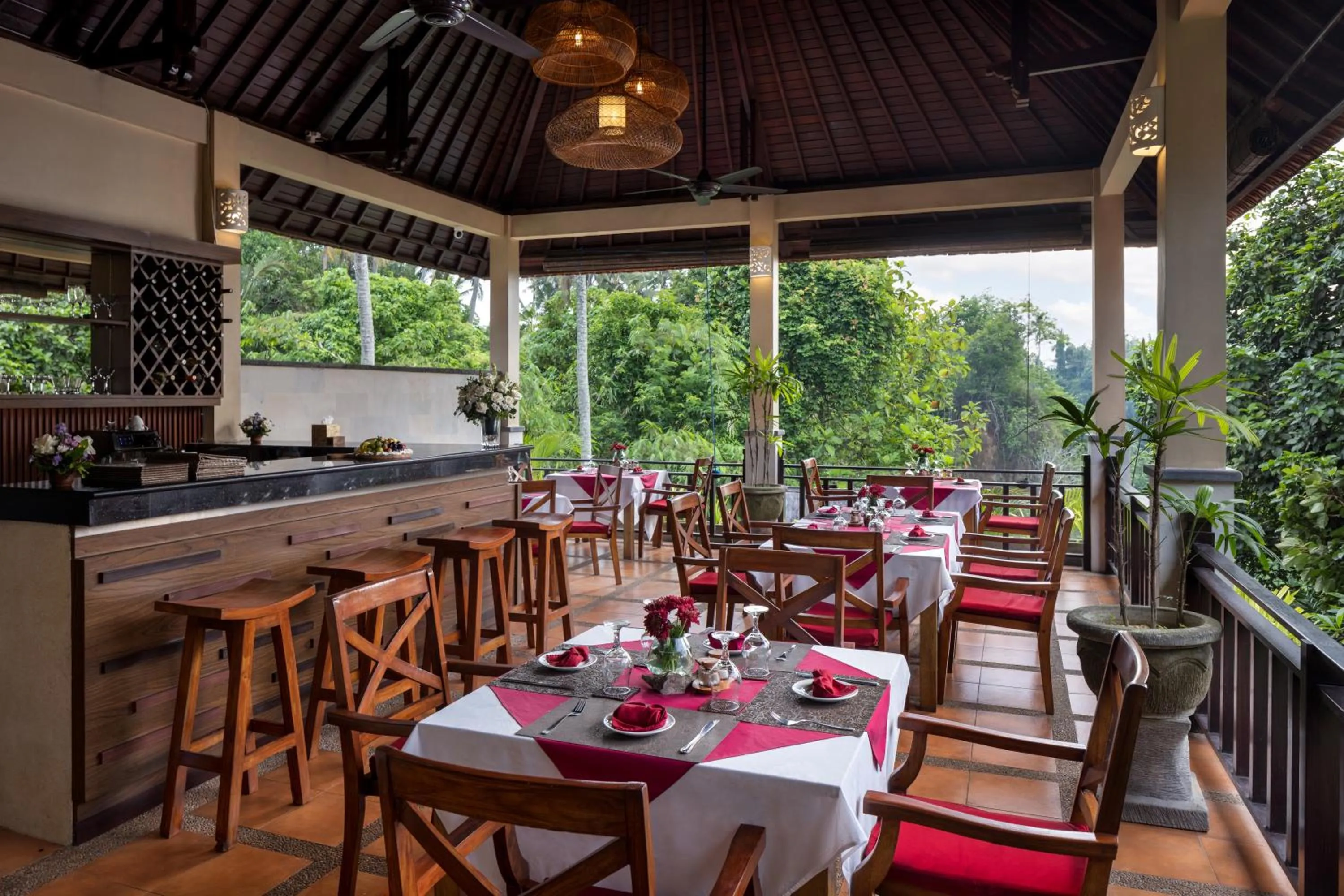 Restaurant/places to eat in Griya Shanti Villas & Spa