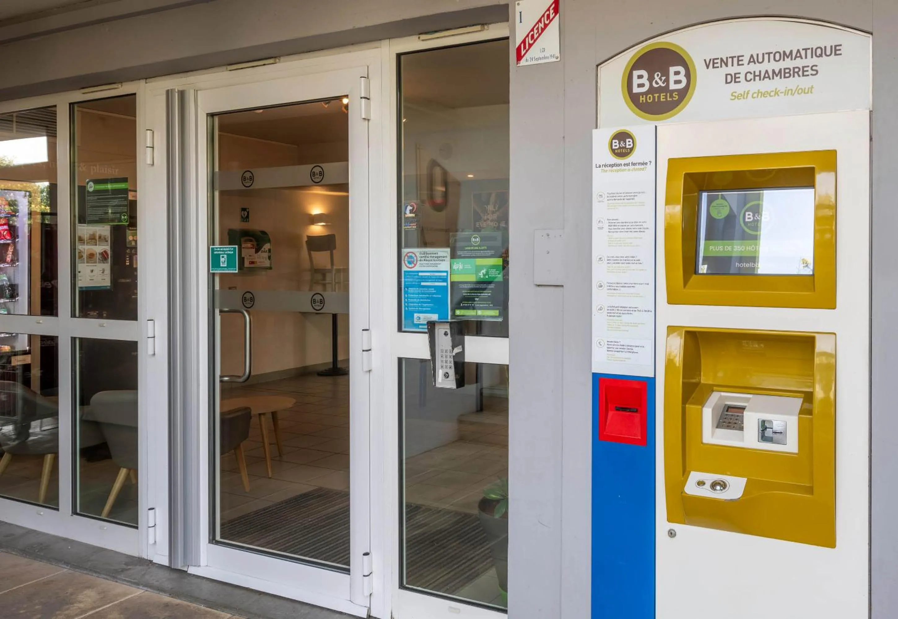 Facade/entrance in B&B HOTEL Amiens