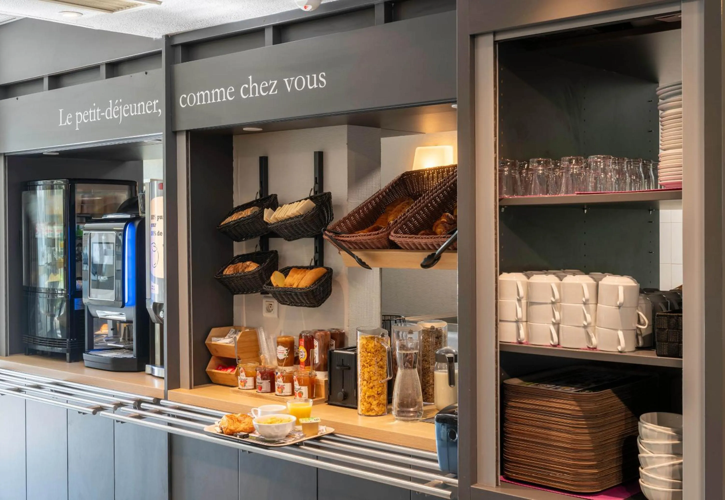 Buffet breakfast in B&B HOTEL Amiens