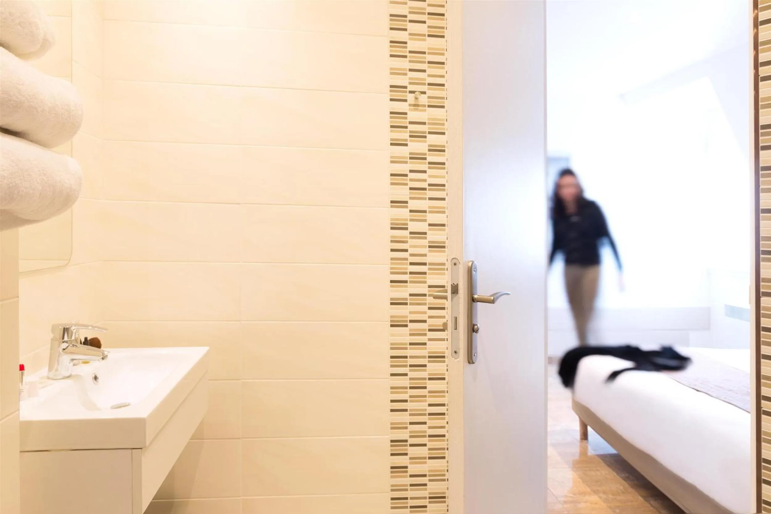 Shower in Hôtel Le Saint Germain