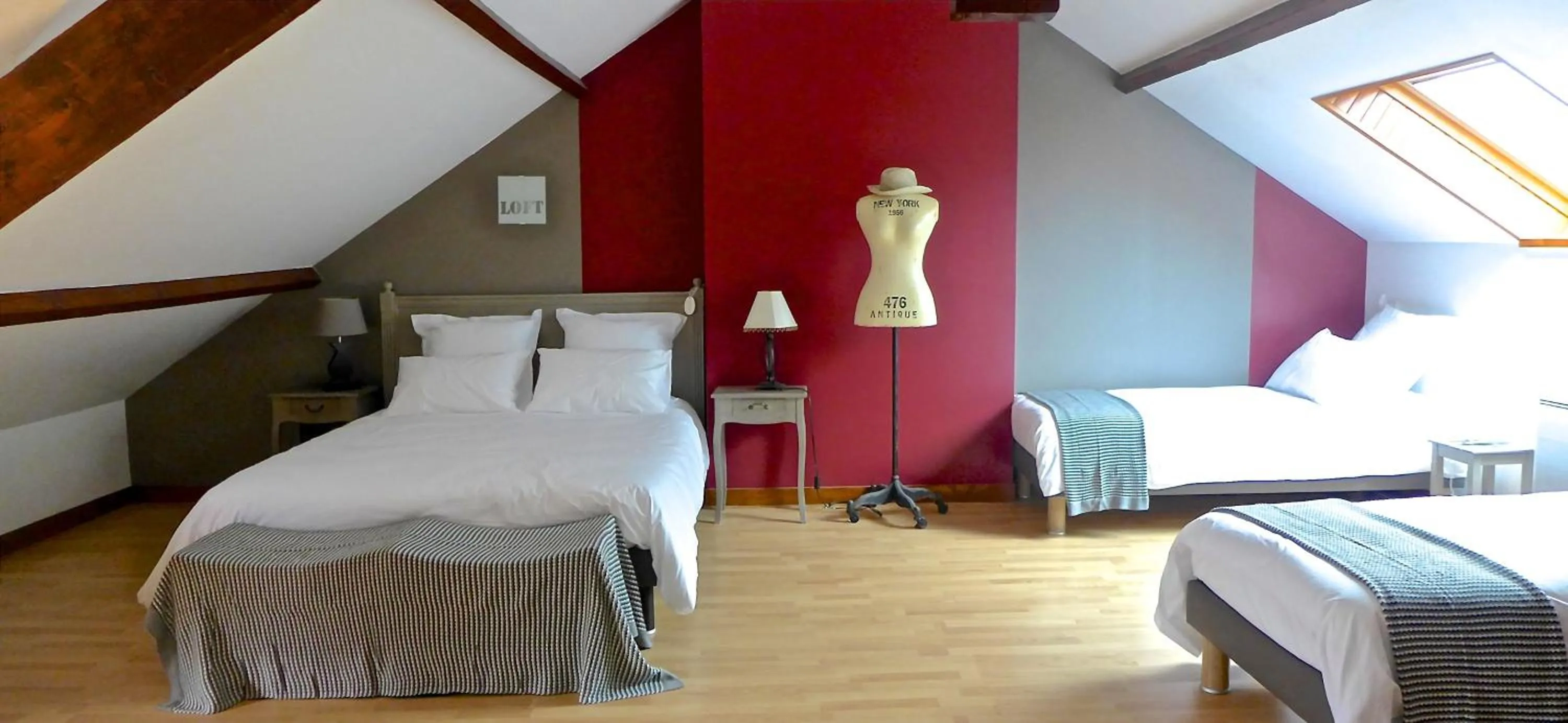 Photo of the whole room in Villabona