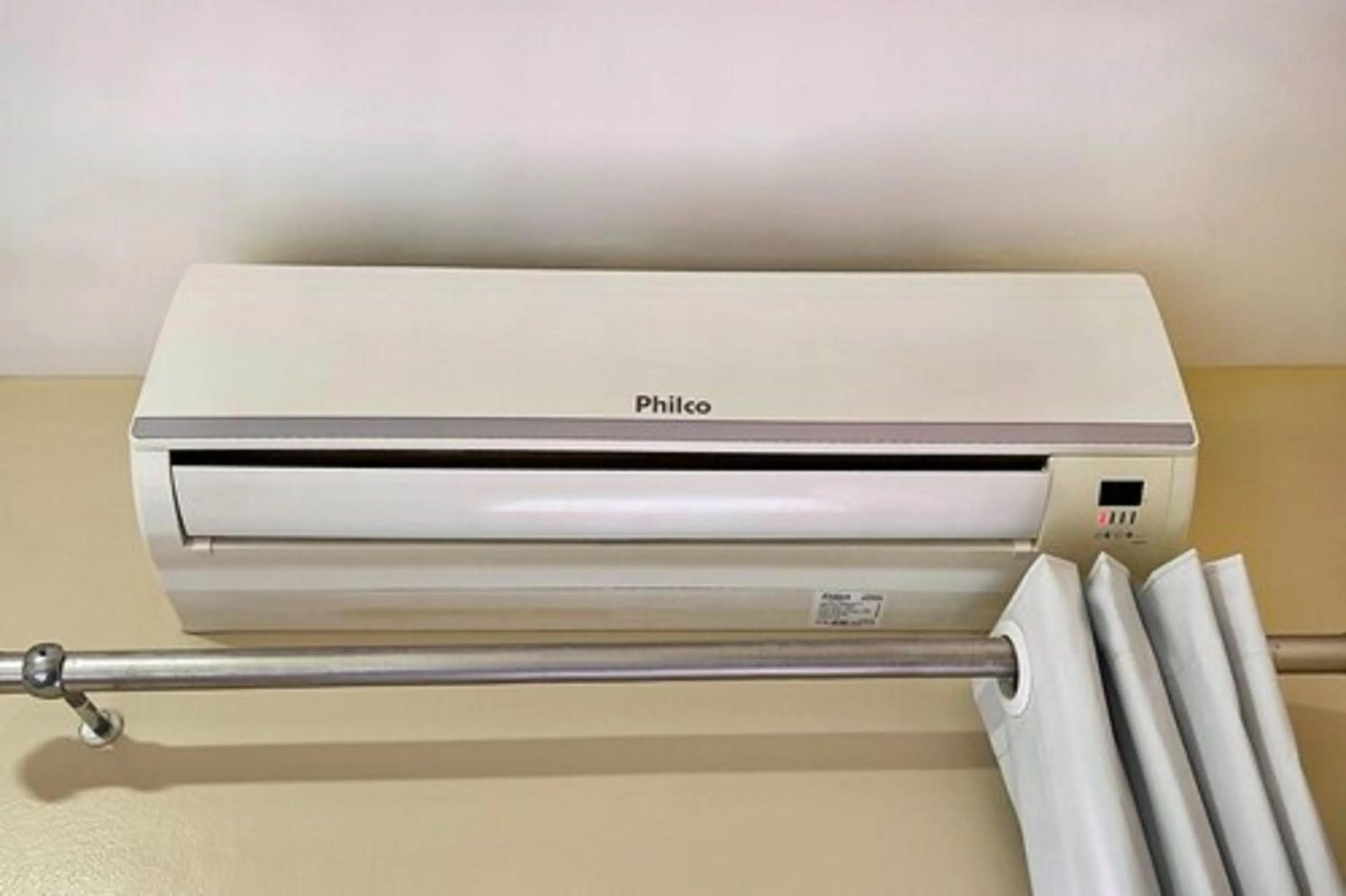 air conditioner in OYO Hotel Itarantim, São Paulo