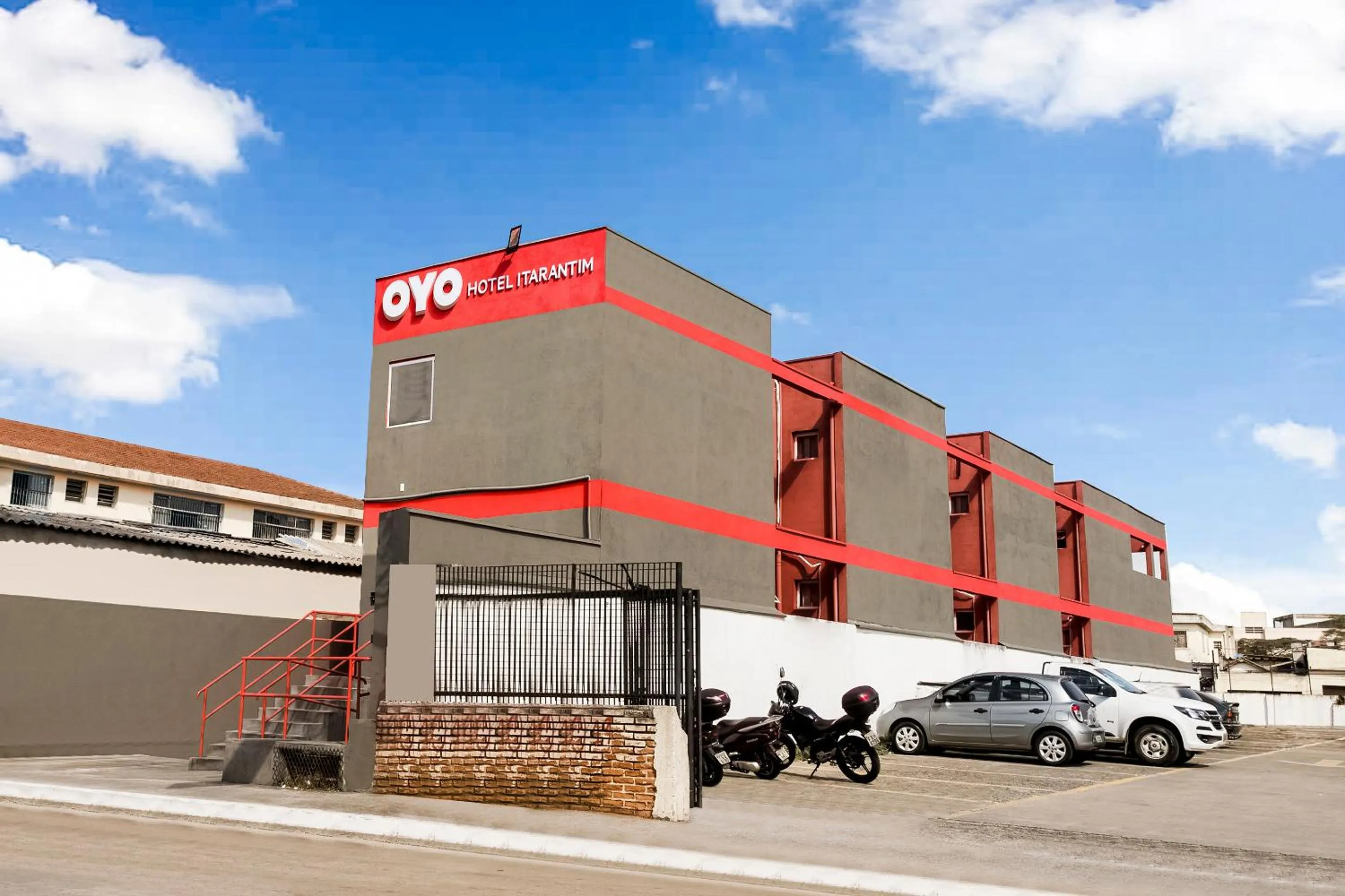 Facade/entrance in OYO Hotel Itarantim, São Paulo