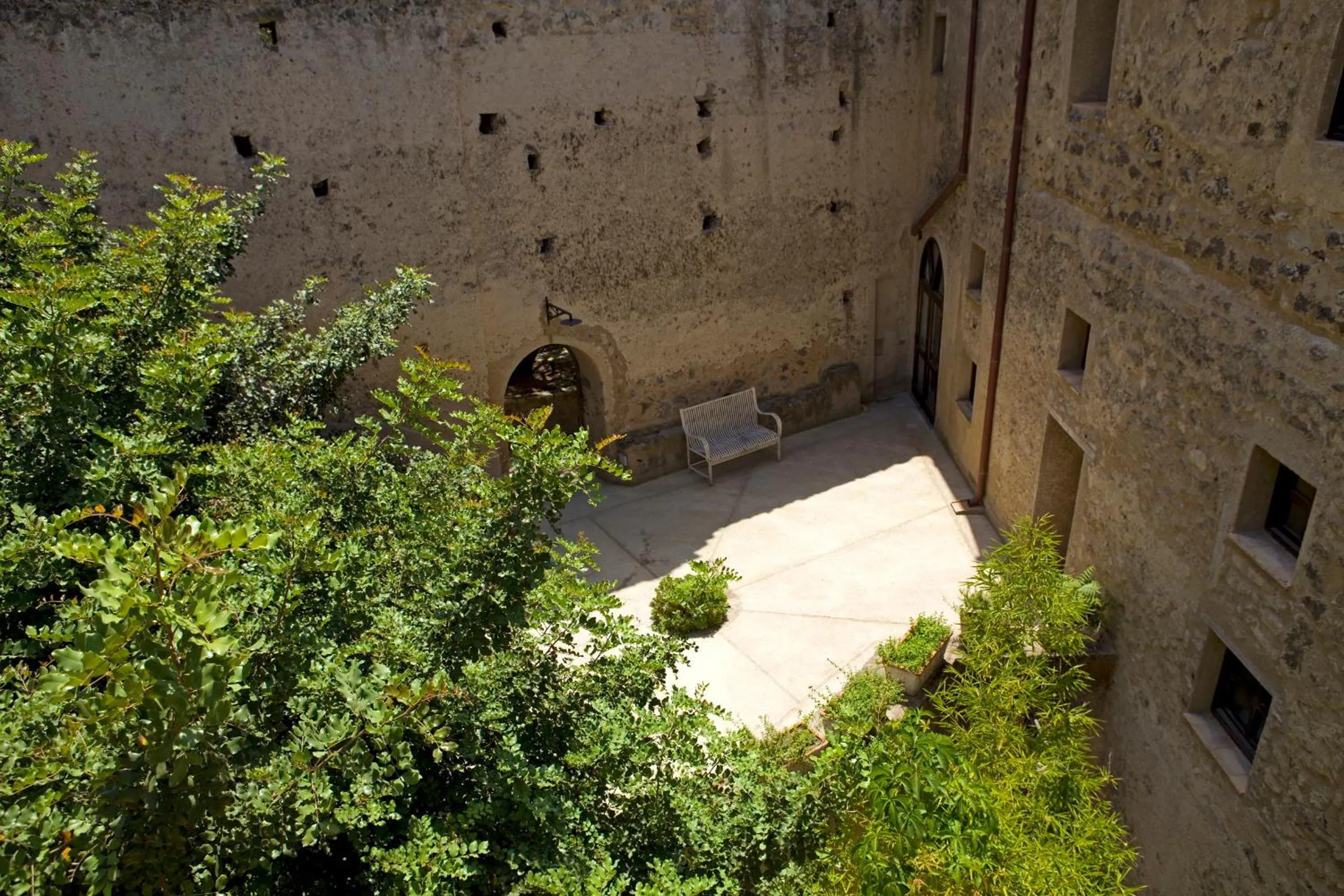 Garden view in Albergo Il Monastero