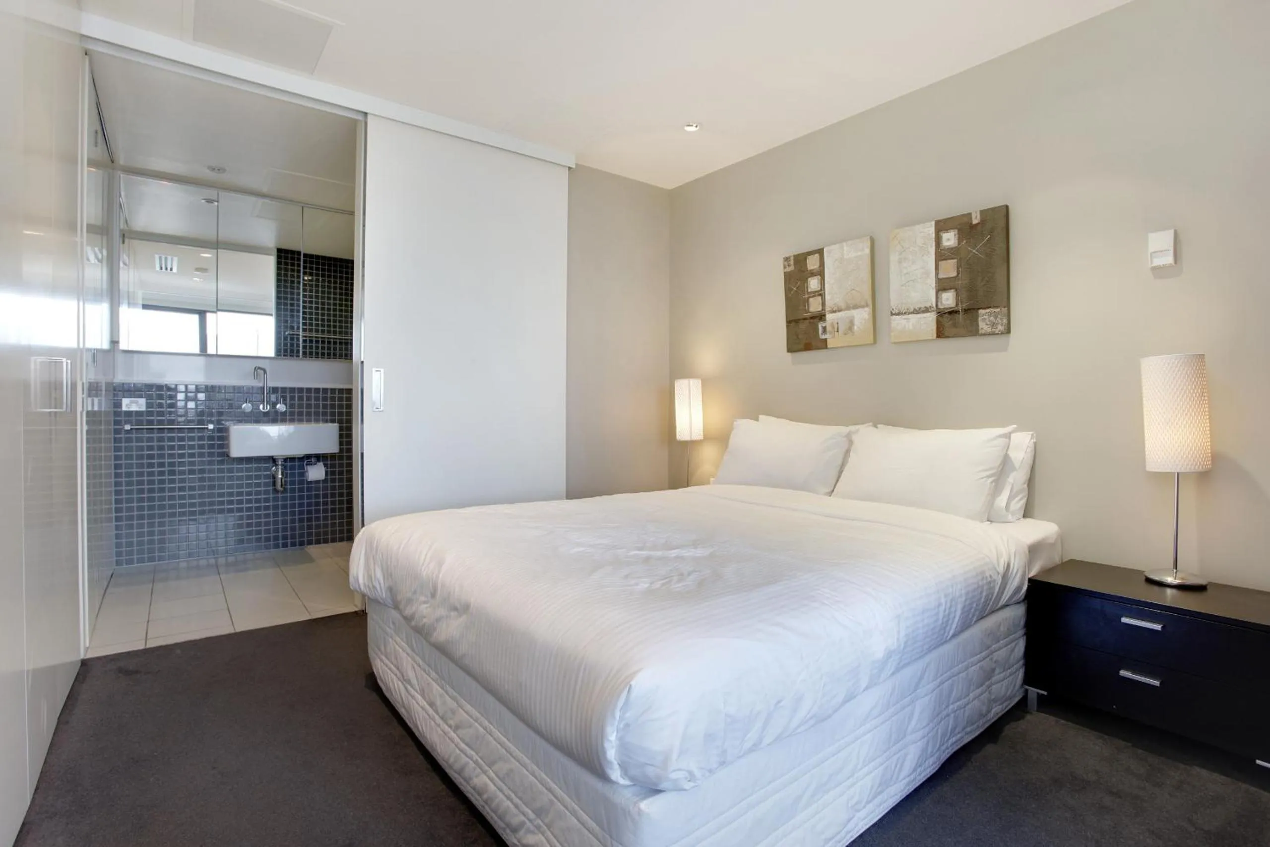 Bedroom, Bed in Corporate Keys - Freshwater Place