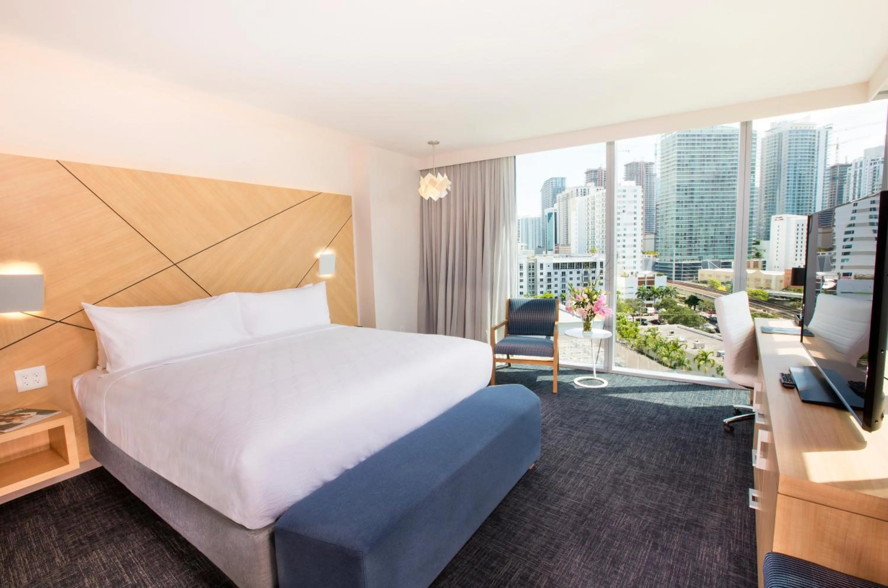 Property building, Bed in Novotel Miami Brickell