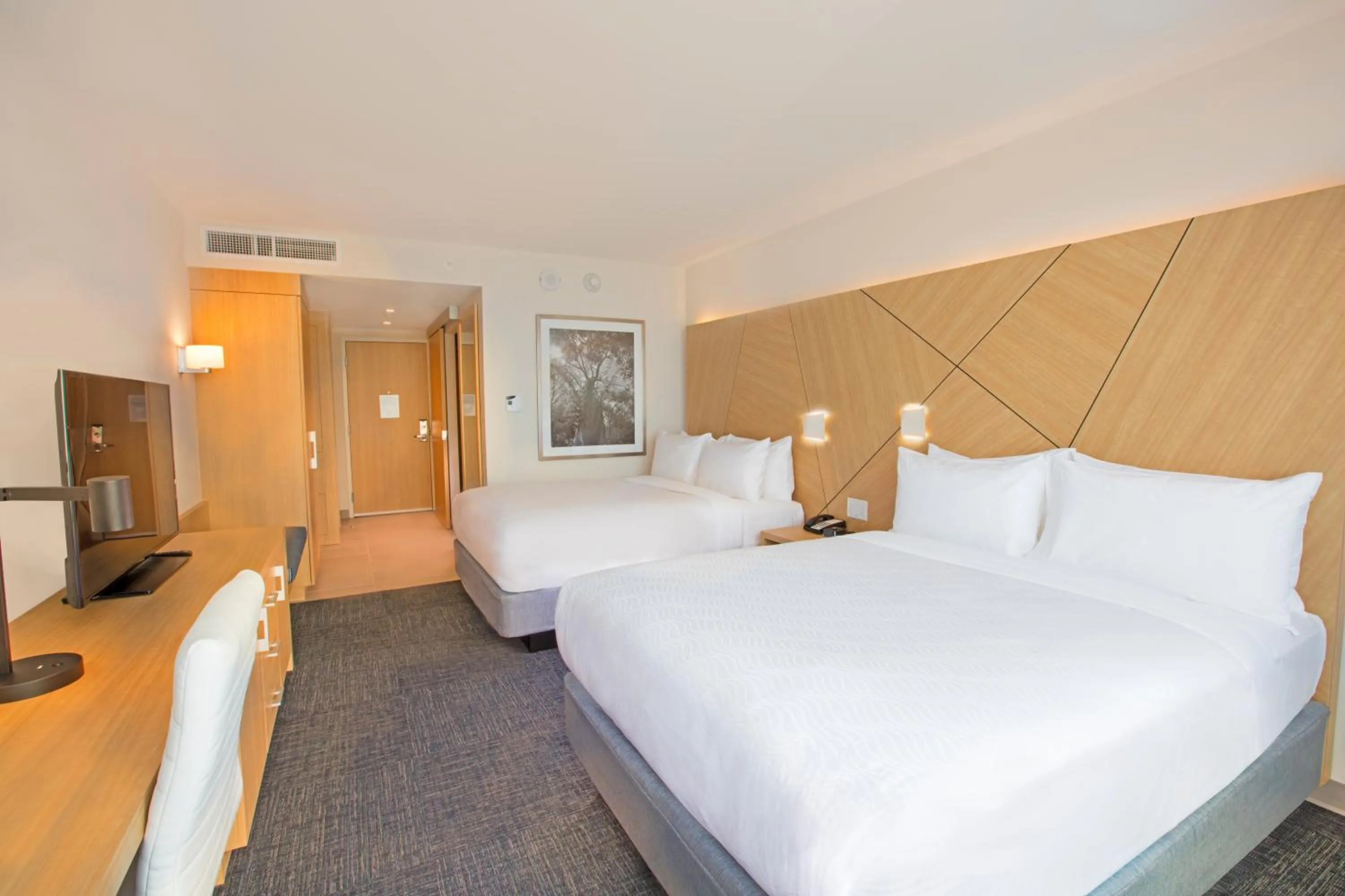 Photo of the whole room, Bed in Novotel Miami Brickell
