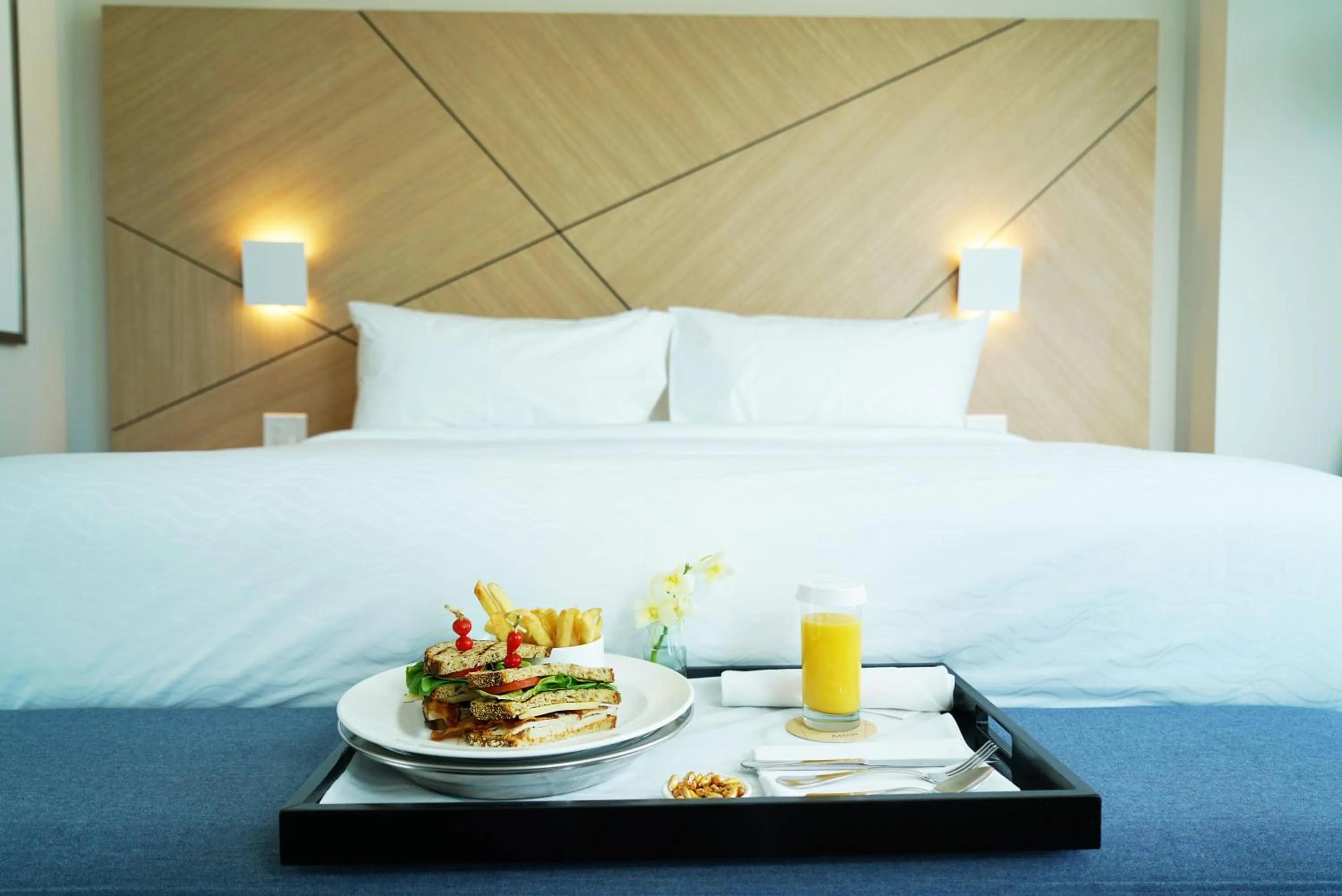 Food, Bed in Novotel Miami Brickell