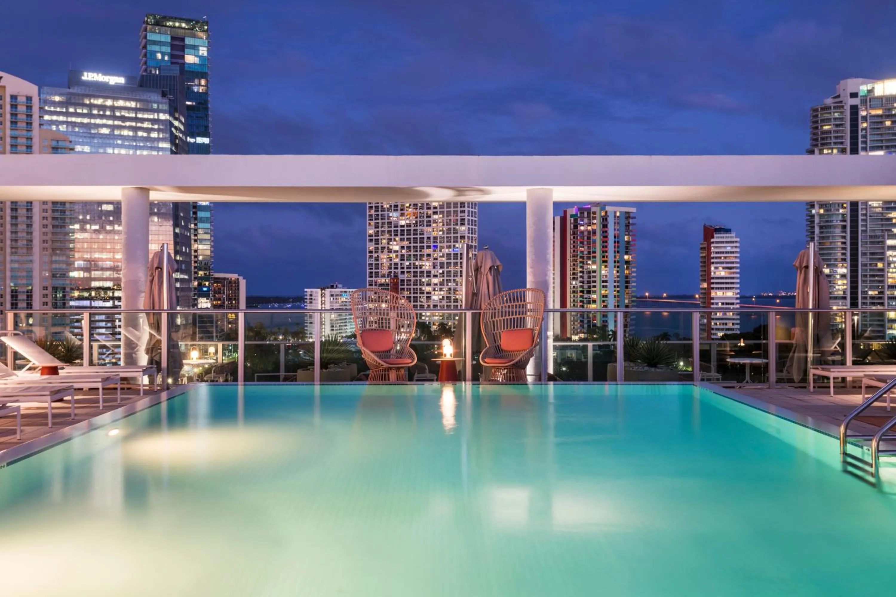 Swimming pool in Novotel Miami Brickell