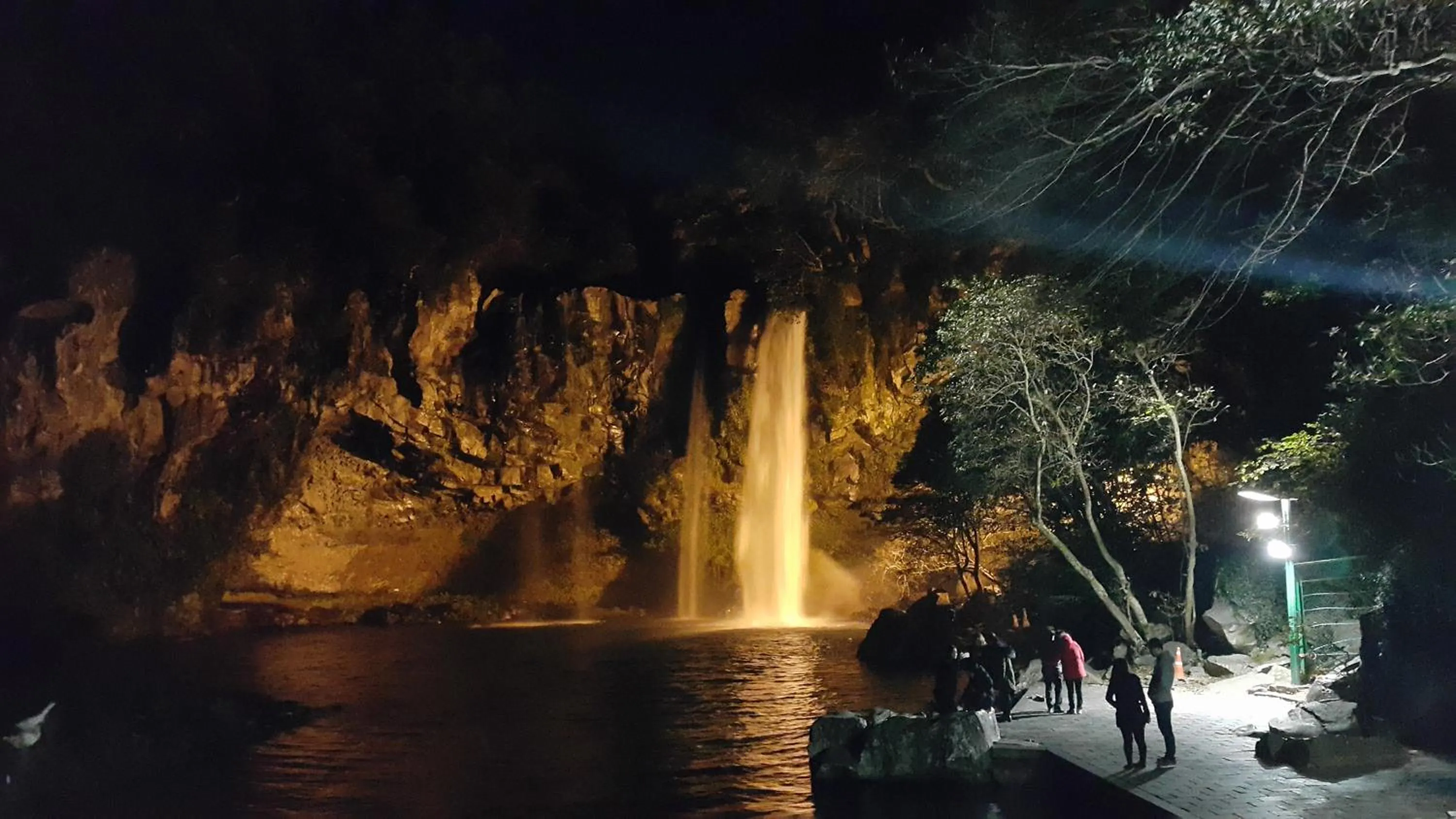 Night in Gudeok Guesthouse