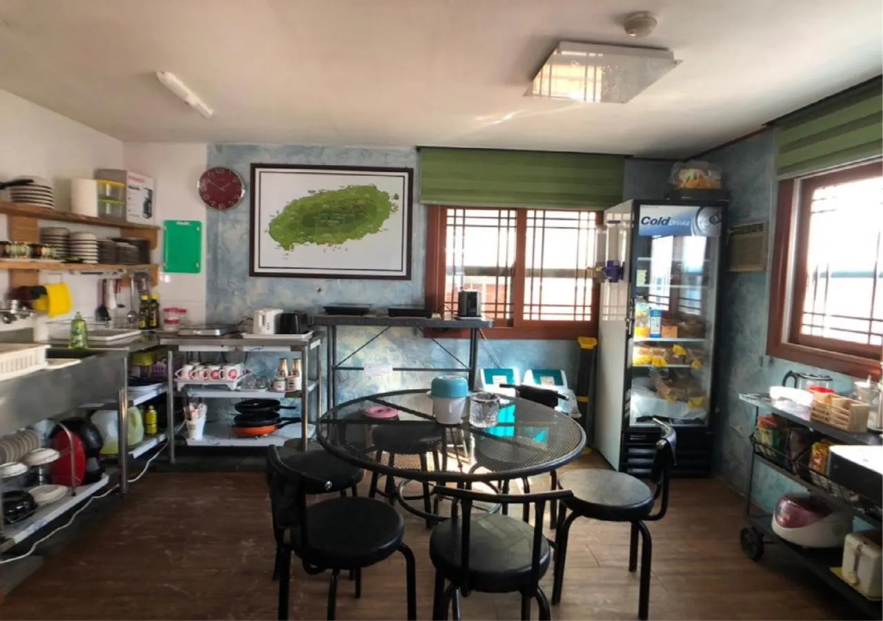 Kitchen or kitchenette in Gudeok Guesthouse