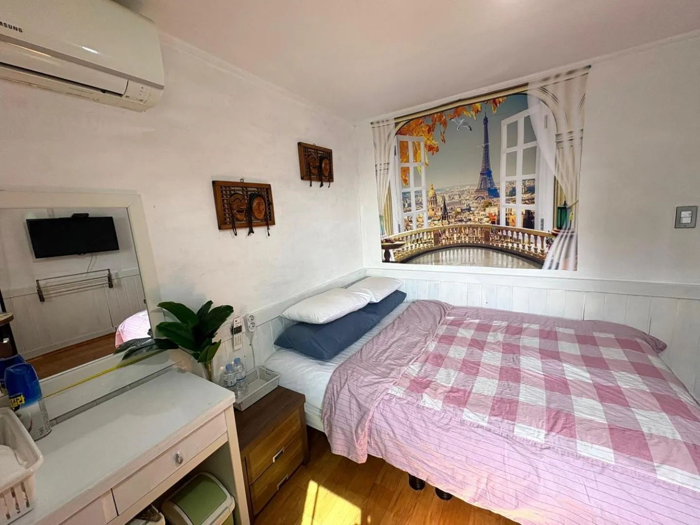 Decorative detail, Bed in Gudeok Guesthouse