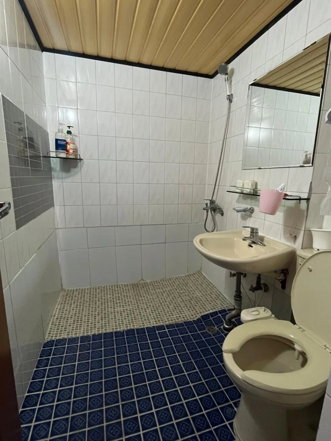 Toilet in Gudeok Guesthouse