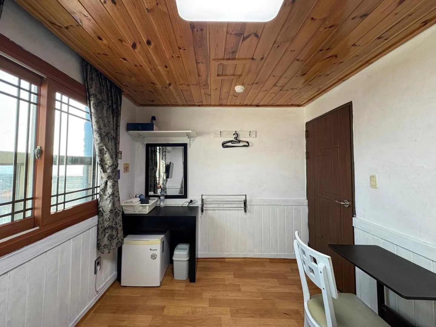 Decorative detail in Gudeok Guesthouse