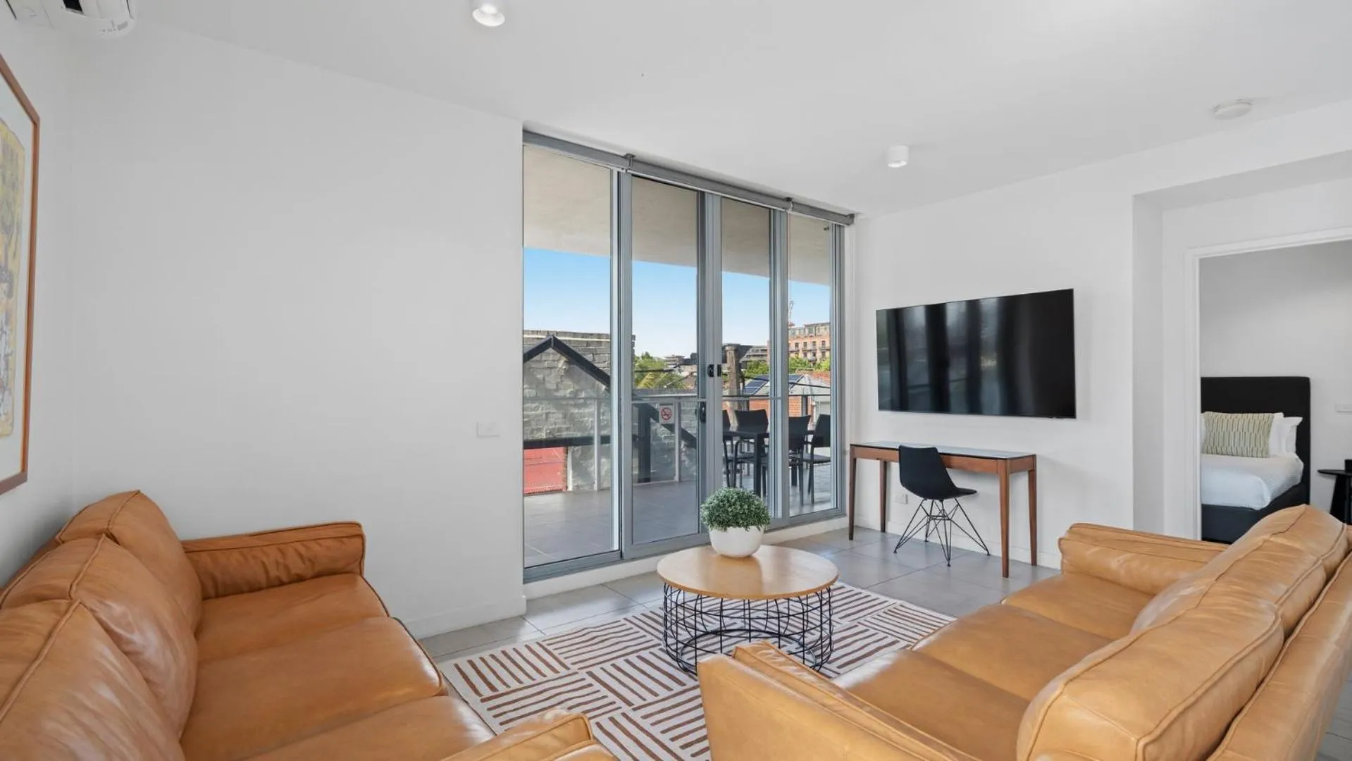 TV and multimedia in District Apartments Fitzroy